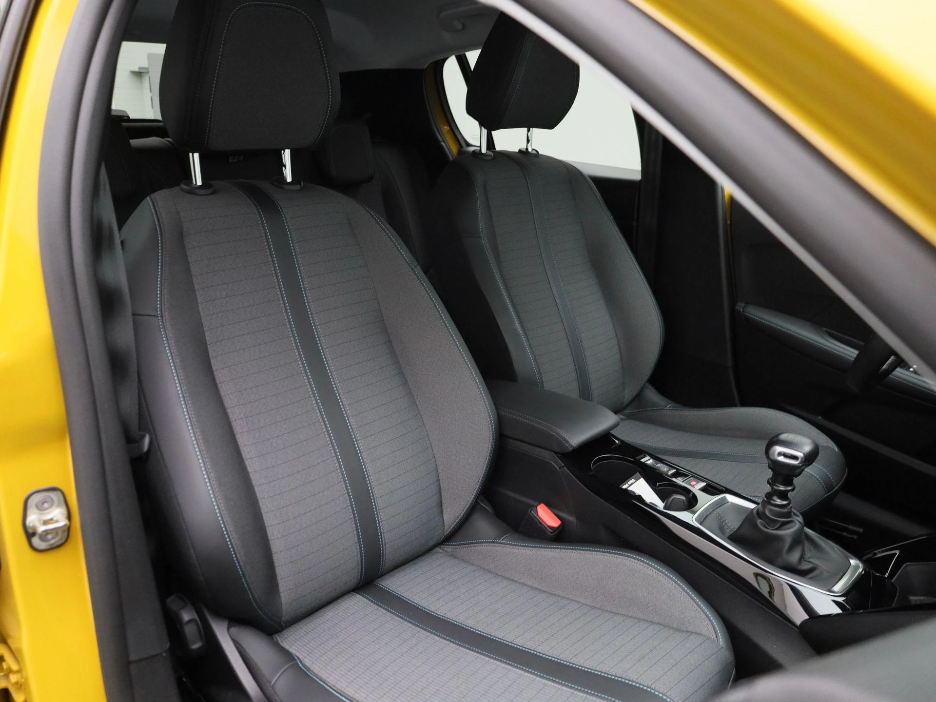 Peugeot 208 - 32