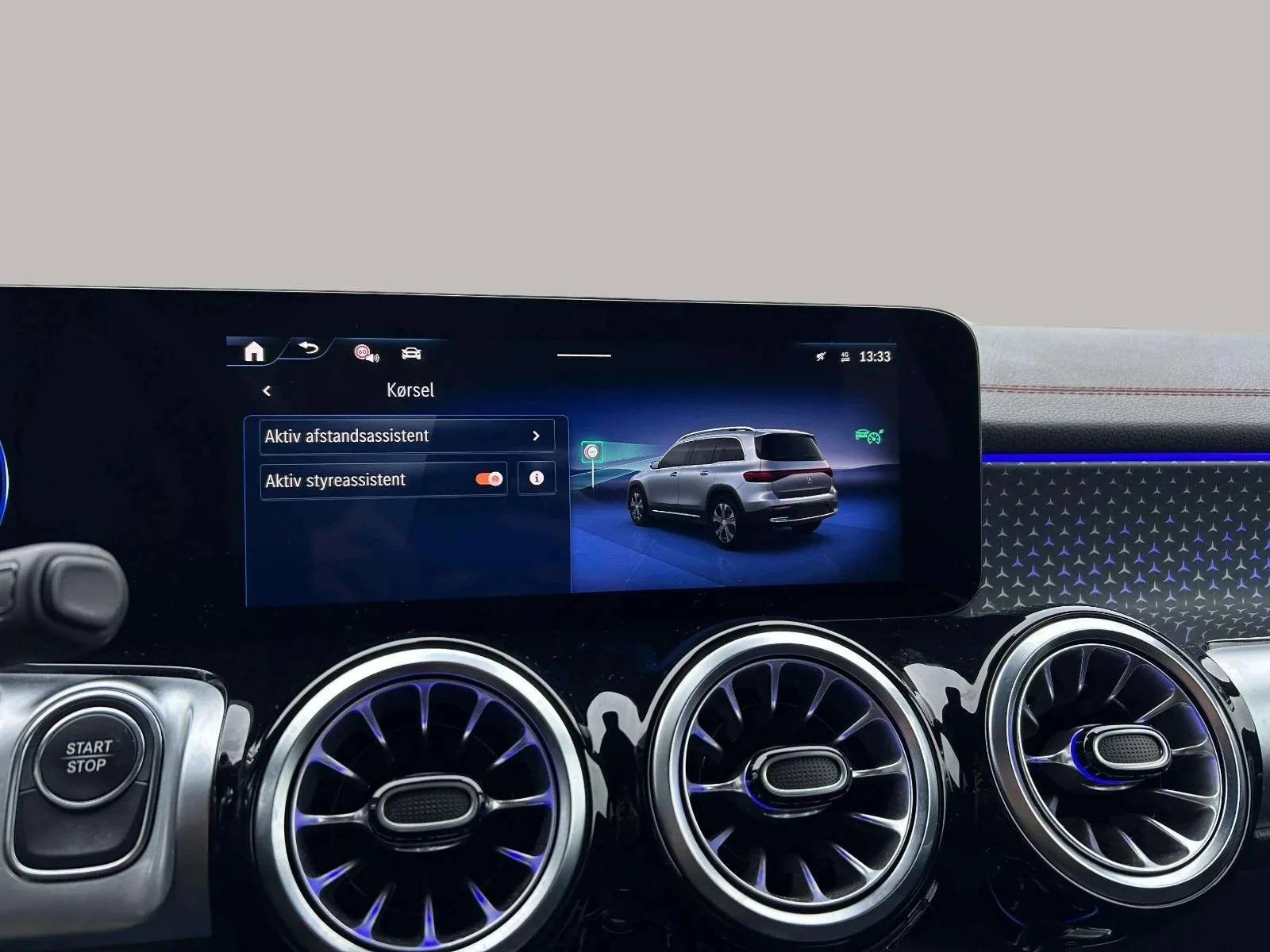 Mercedes-Benz-EQB-image-15