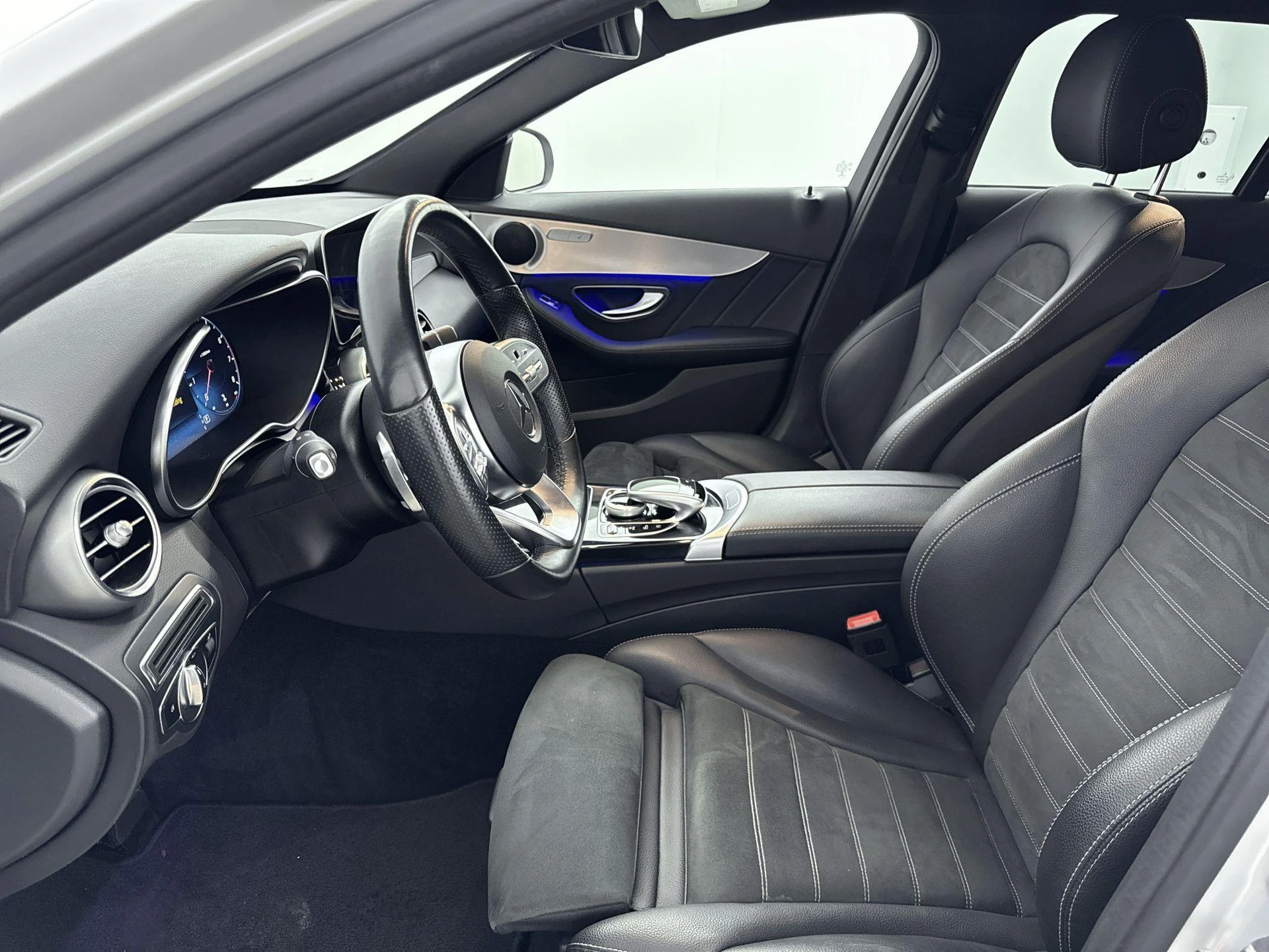 Mercedes-Benz-C-Klasse-image-9