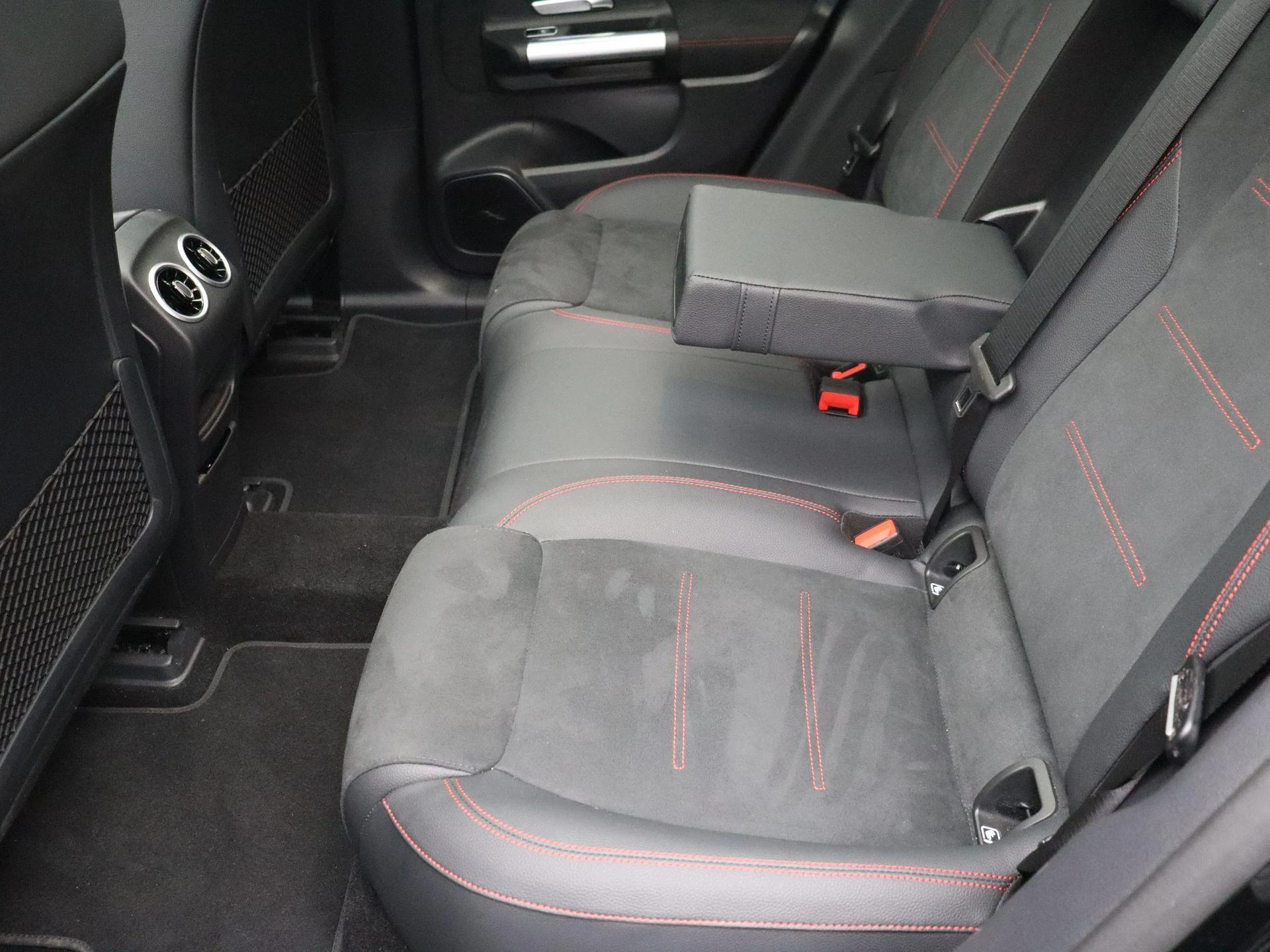 Mercedes-Benz EQA 250+ Star Edition + PANO DAK + BURMESTER + TREKHAAK + HEAD UP +