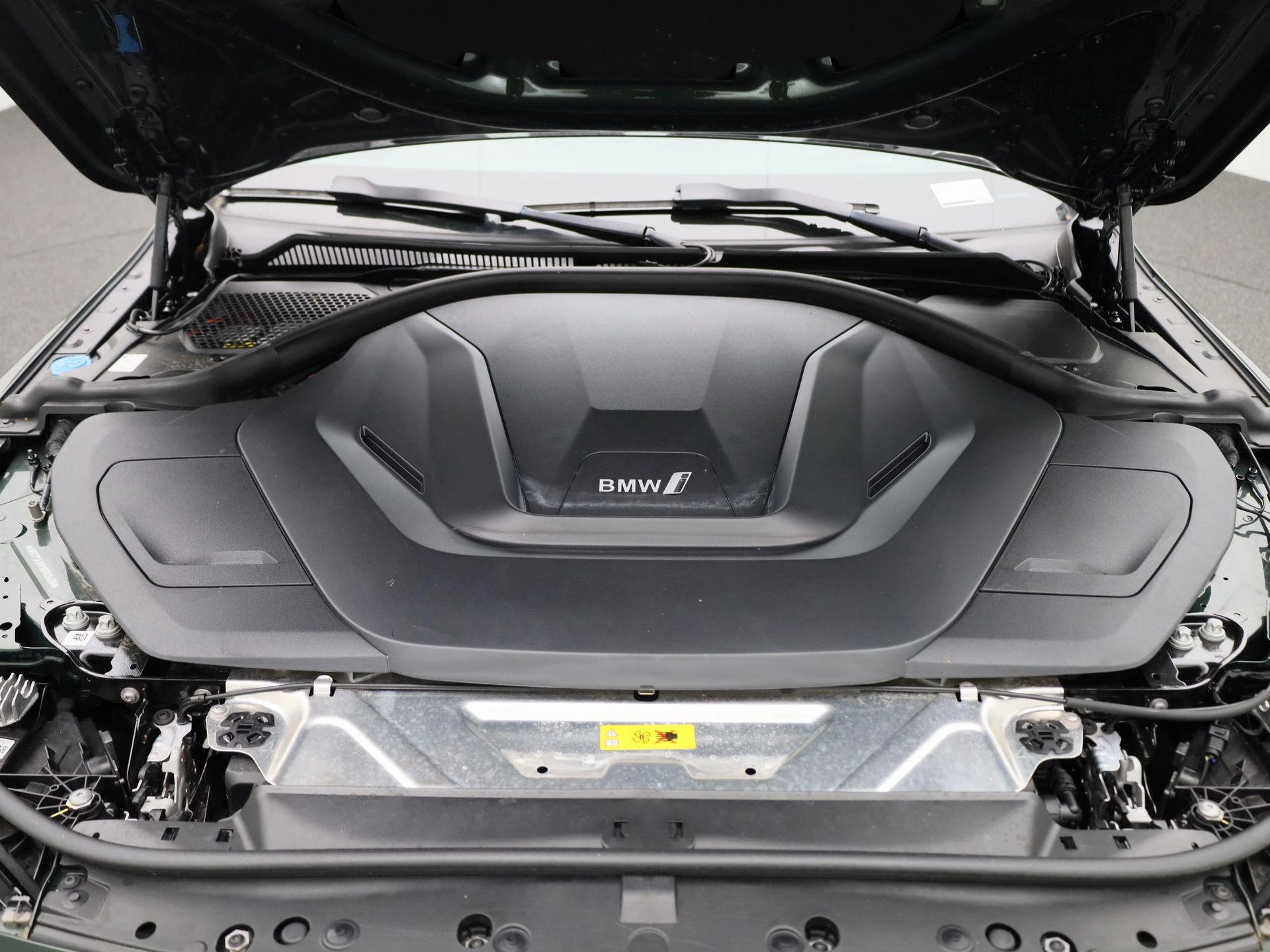 BMW-i4-image-44