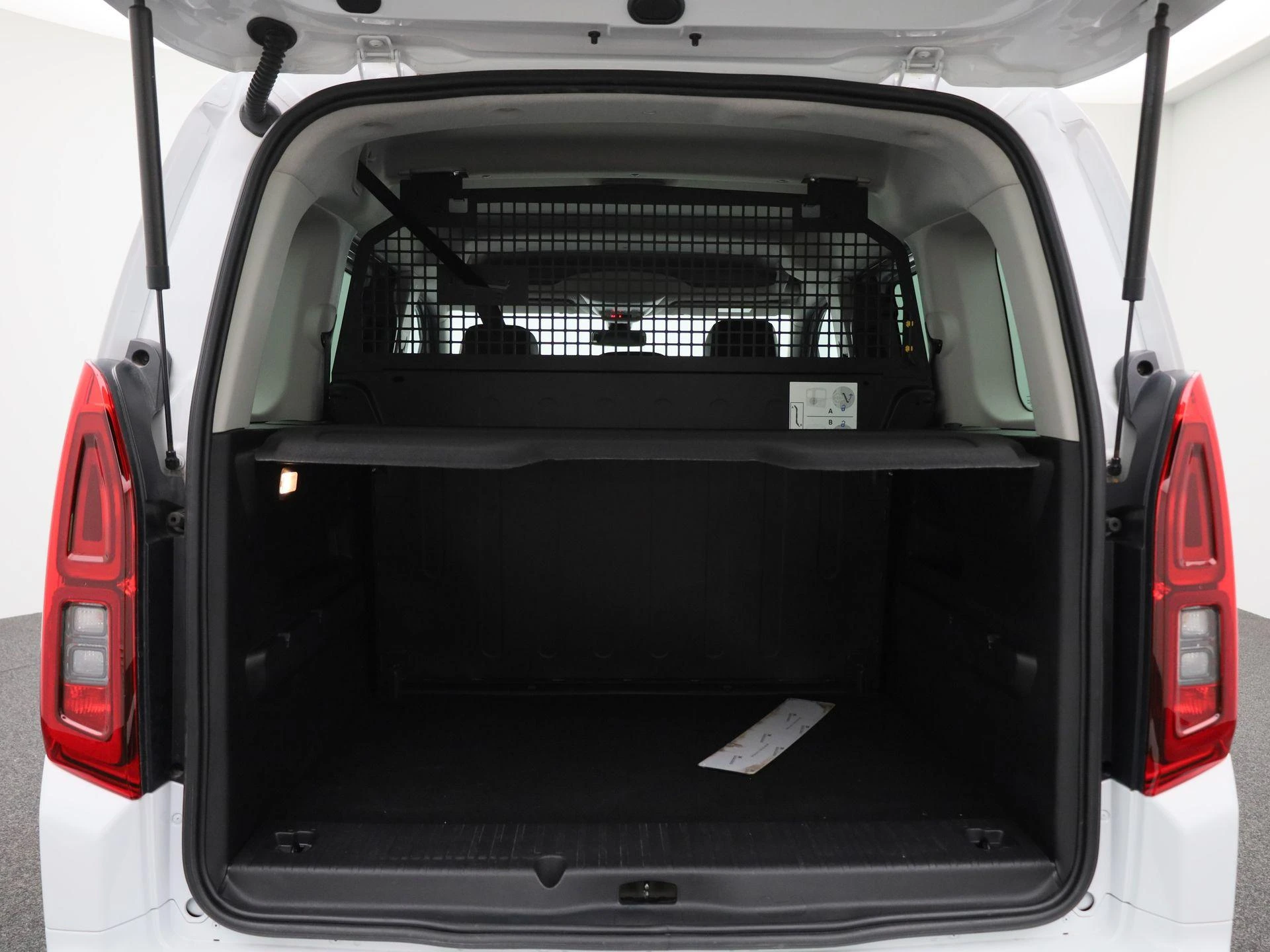 Opel-Combo Life-image-16