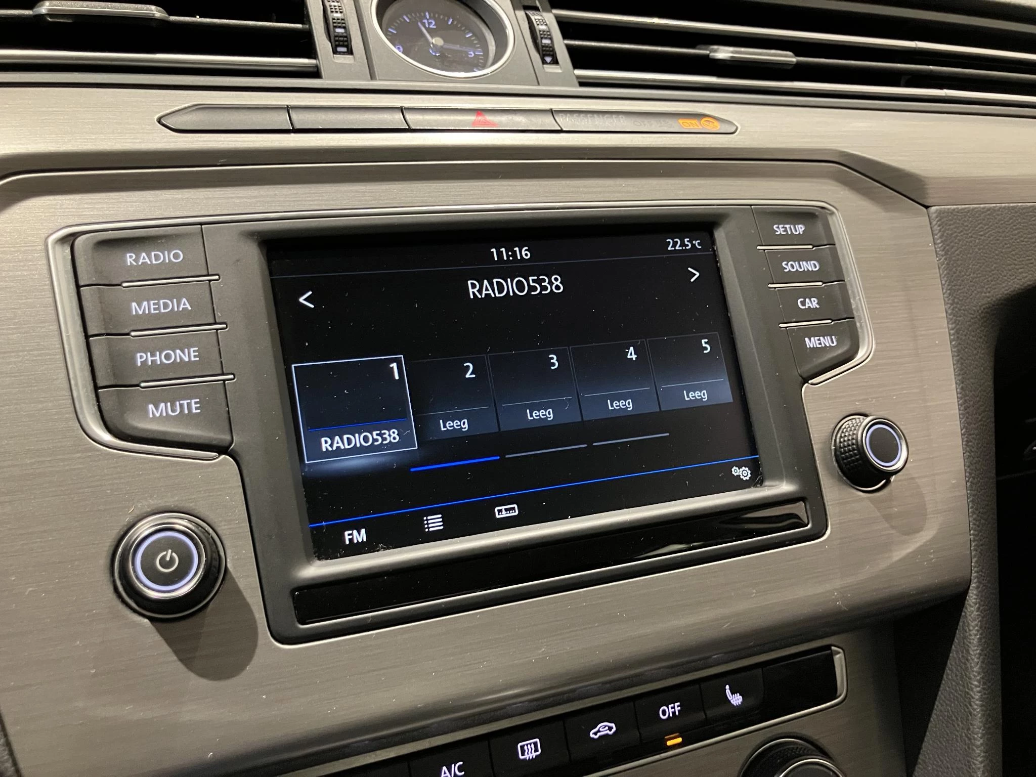 Volkswagen-Passat-image-18