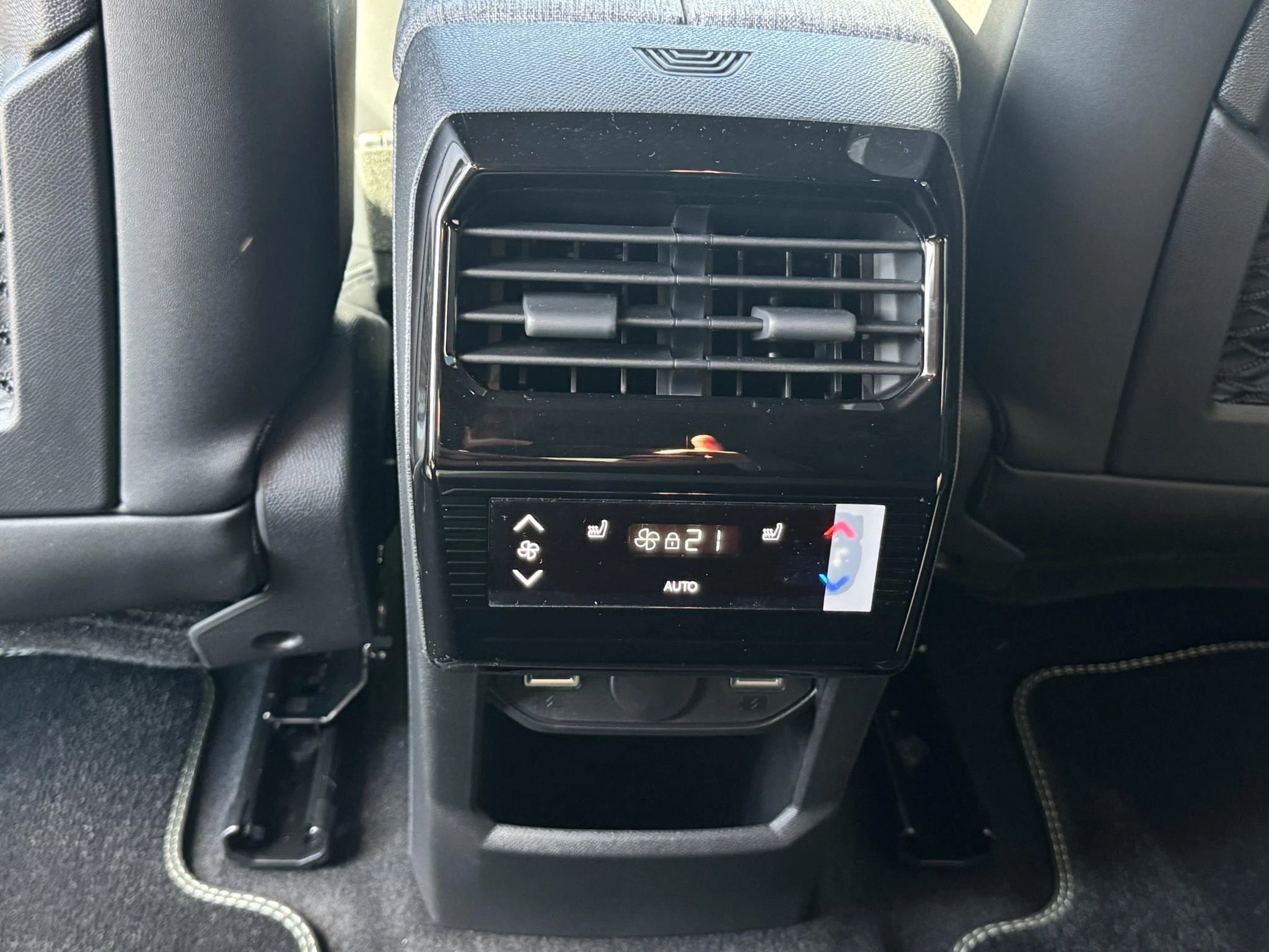 Peugeot-e-5008-image-32