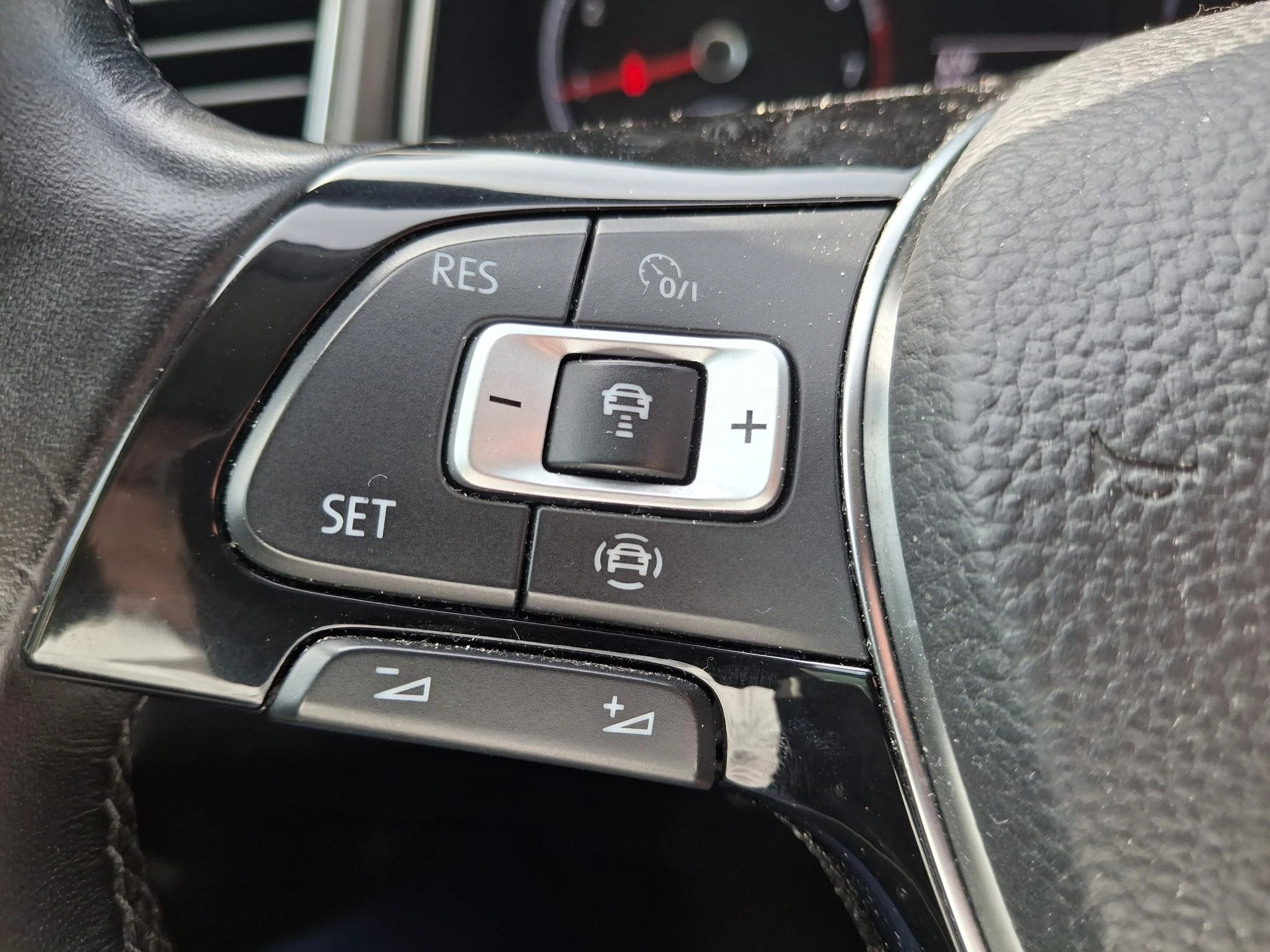 Volkswagen-T-Roc-image-14