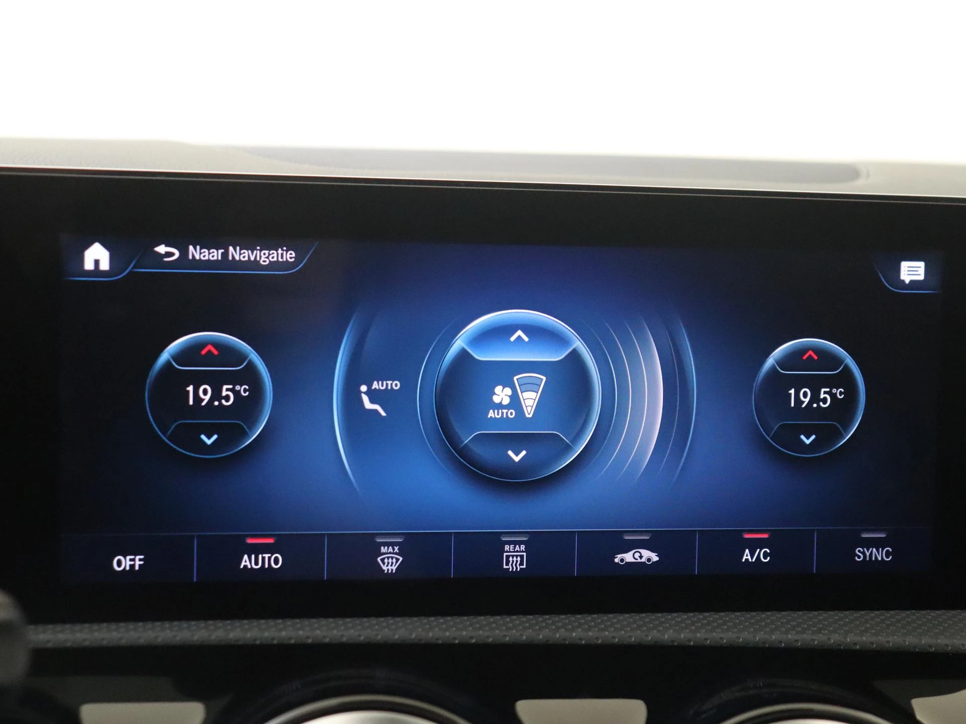 Mercedes-Benz-CLA-image-17