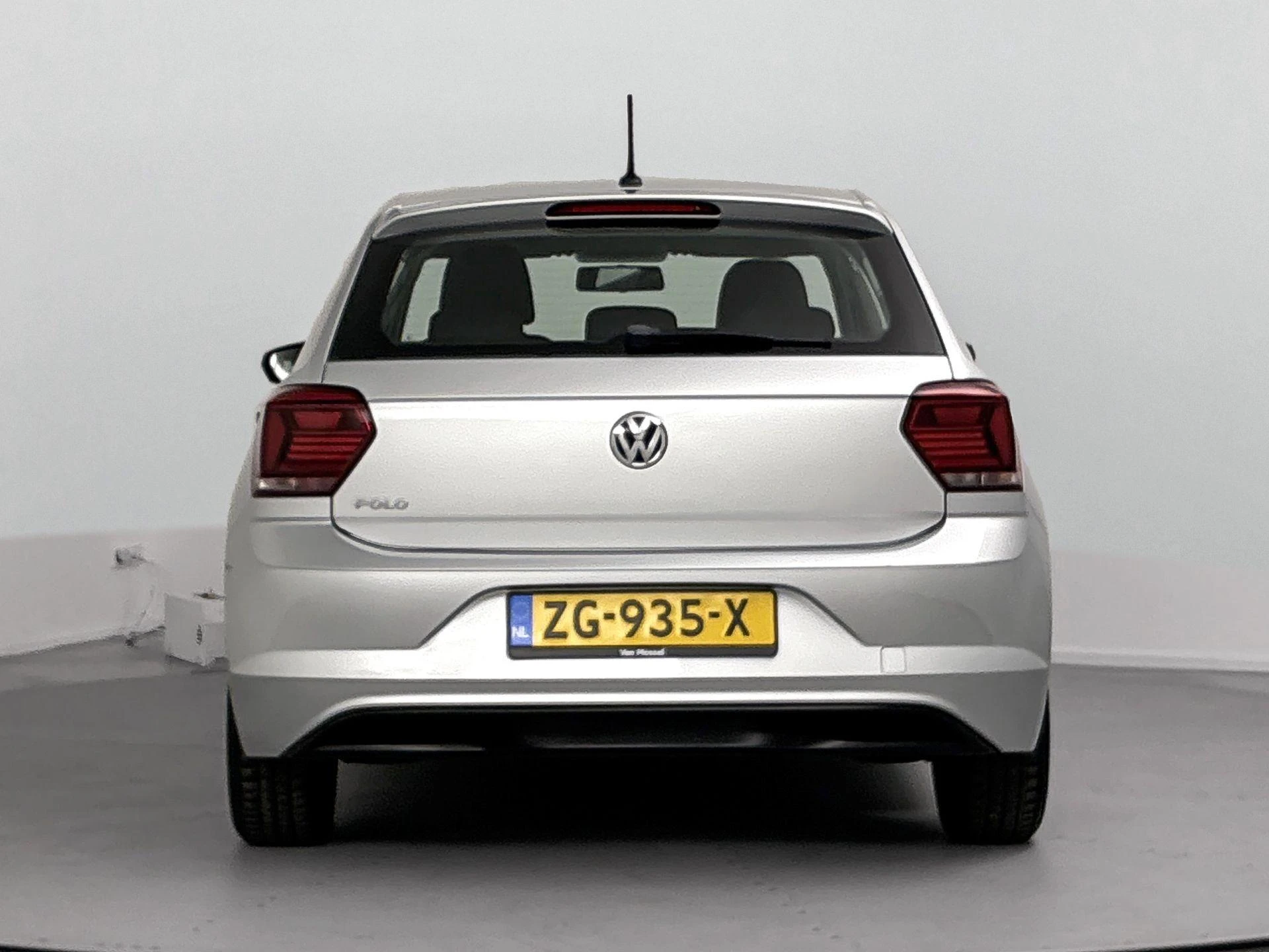 Volkswagen-Polo-image-2