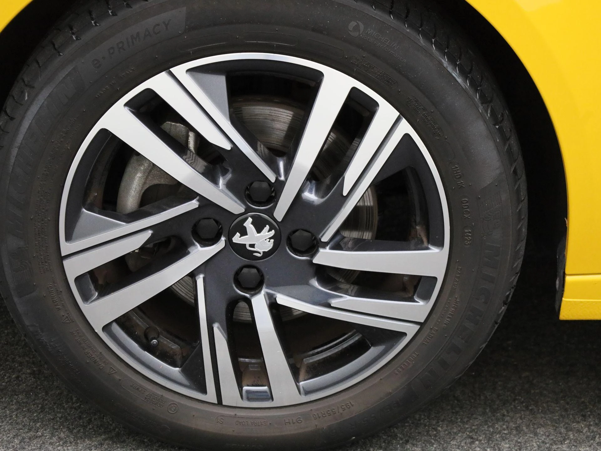 Peugeot 208 - 12