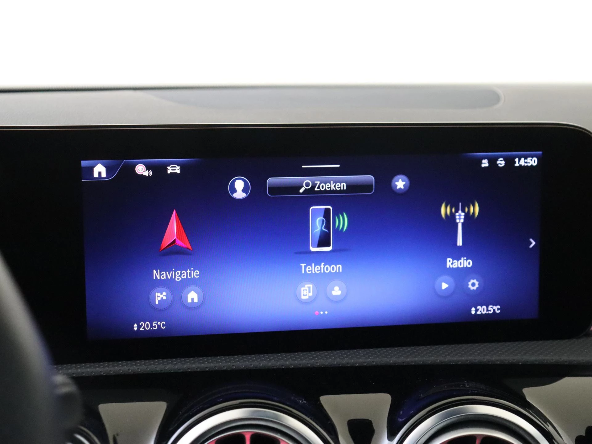 Mercedes-Benz-CLA-image-15