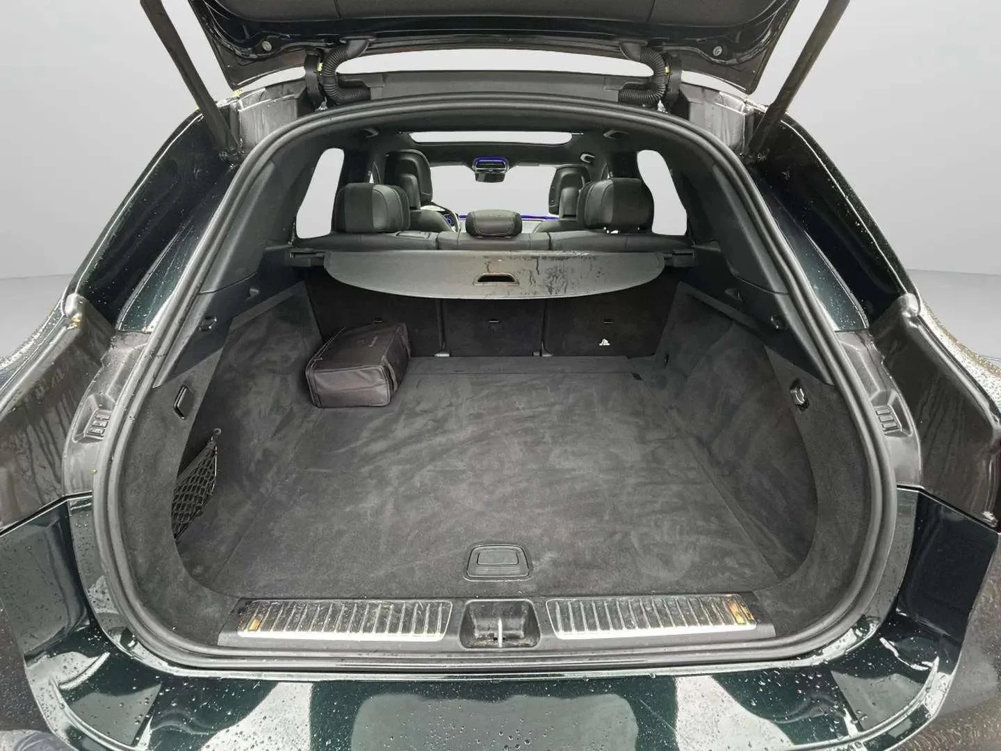 Mercedes-Benz-EQS-image-21