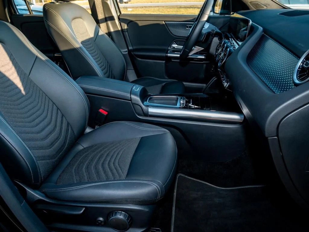 Mercedes-Benz-GLA 200 d-image-11