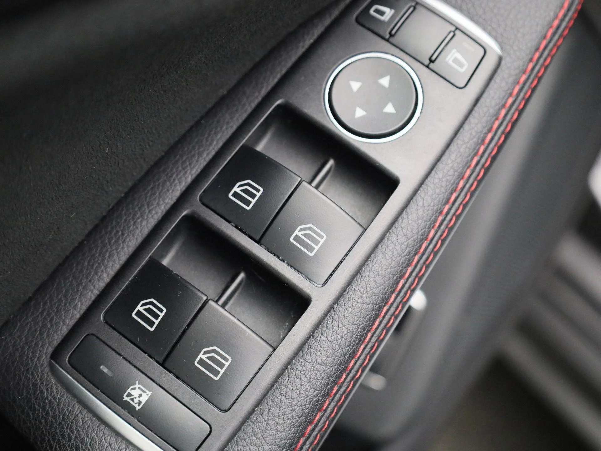 Mercedes-Benz-CLA-image-29