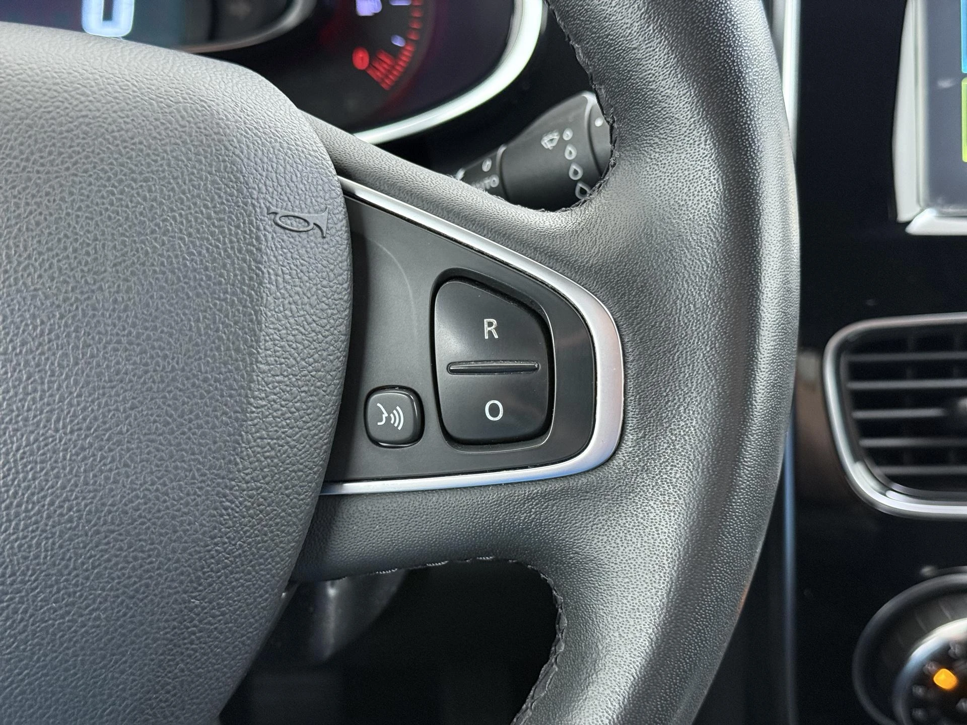 Renault-Clio-image-15