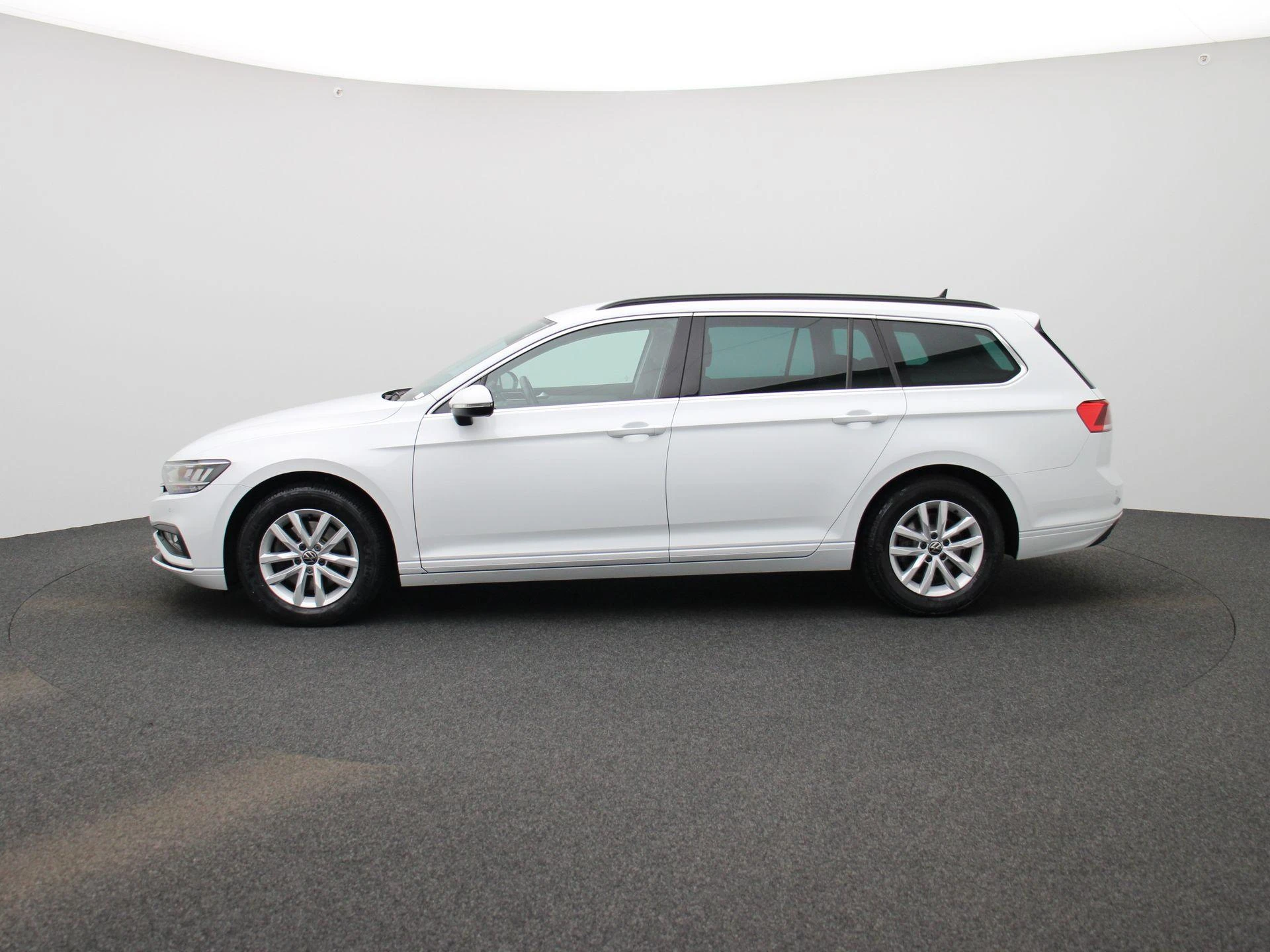 Volkswagen-Passat-image-3