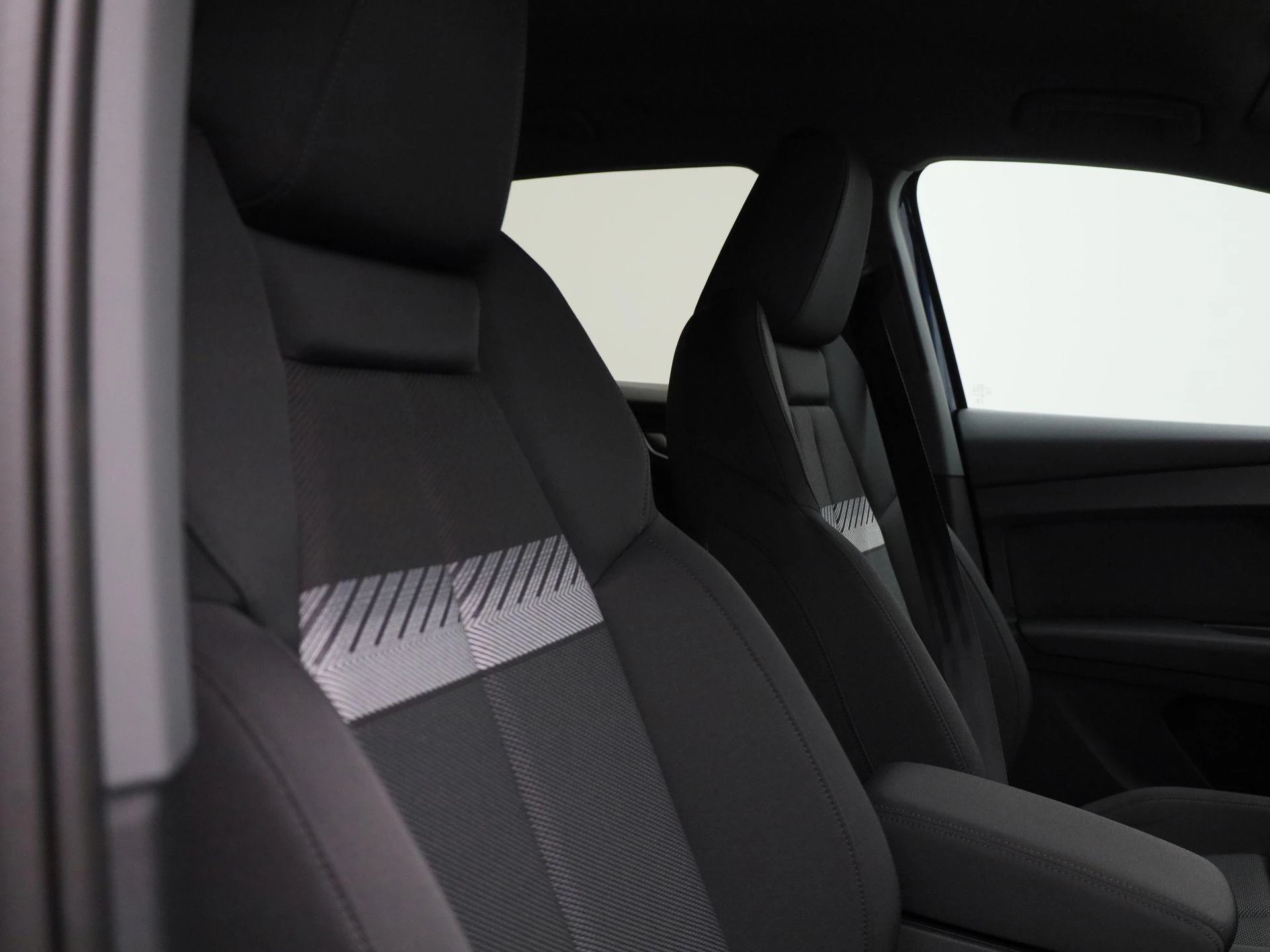 Audi-Q4 e-tron-image-40