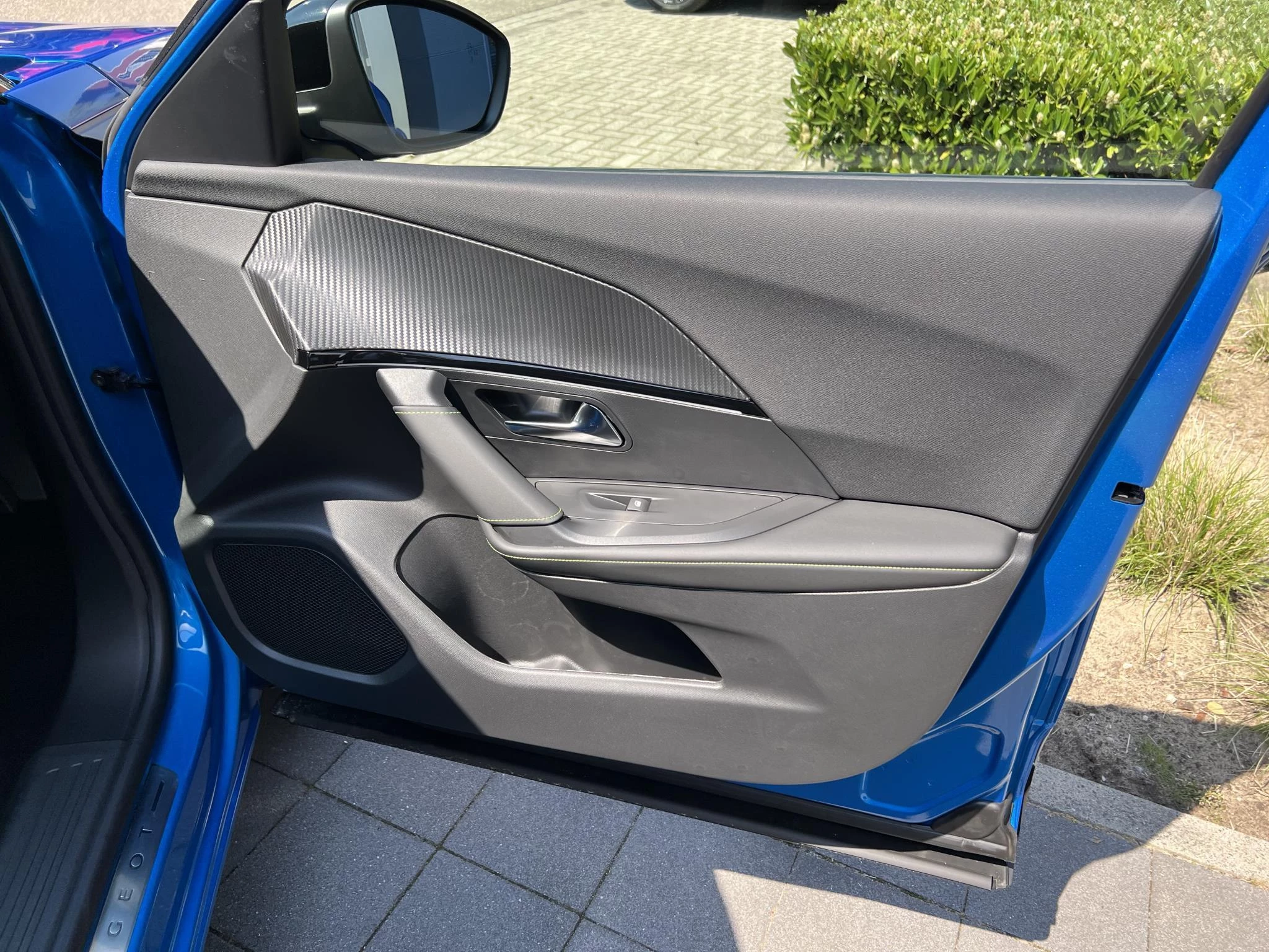 Peugeot-e-2008-image-19