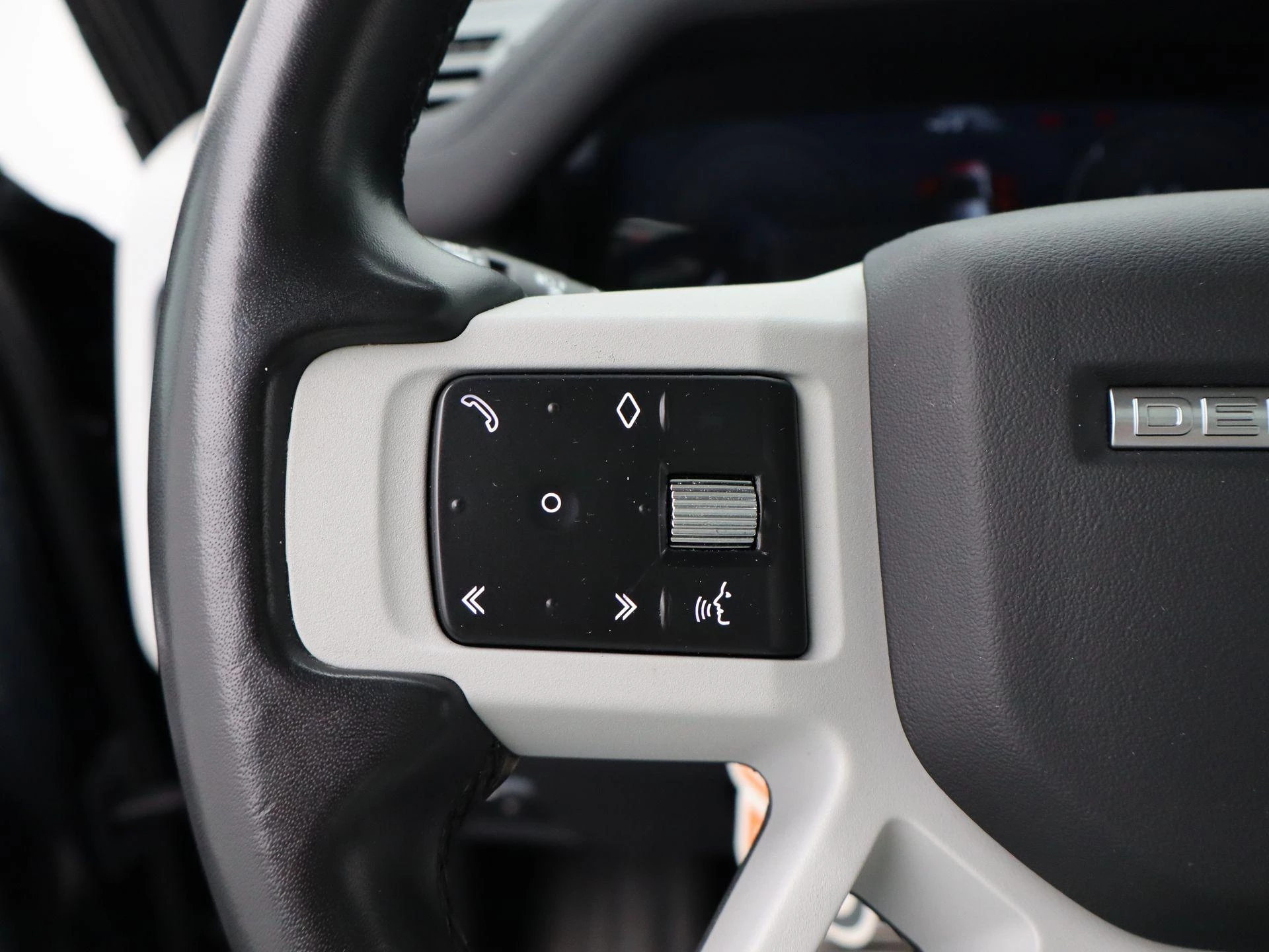 Land Rover-Defender-image-18