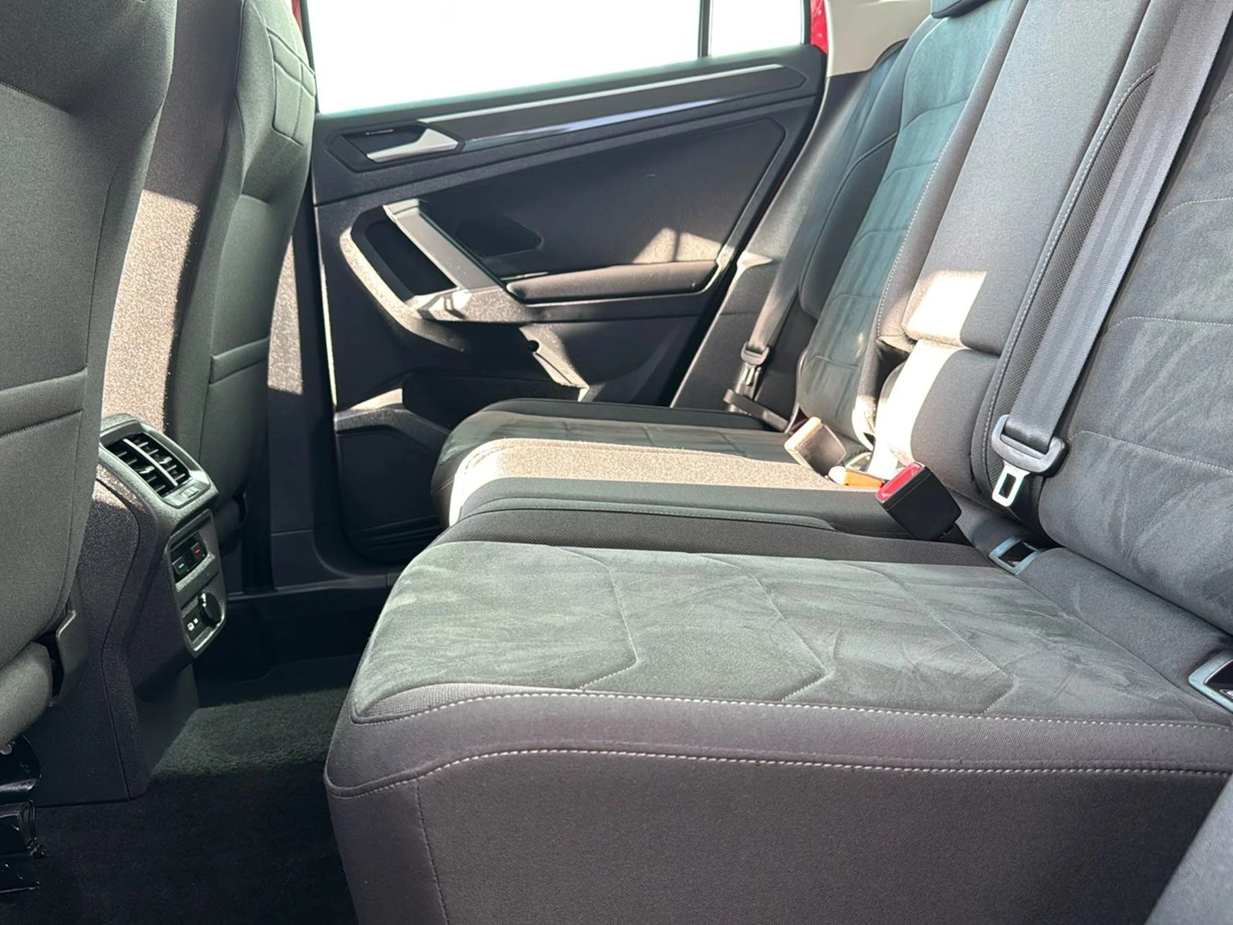 Volkswagen-Tiguan-image-12
