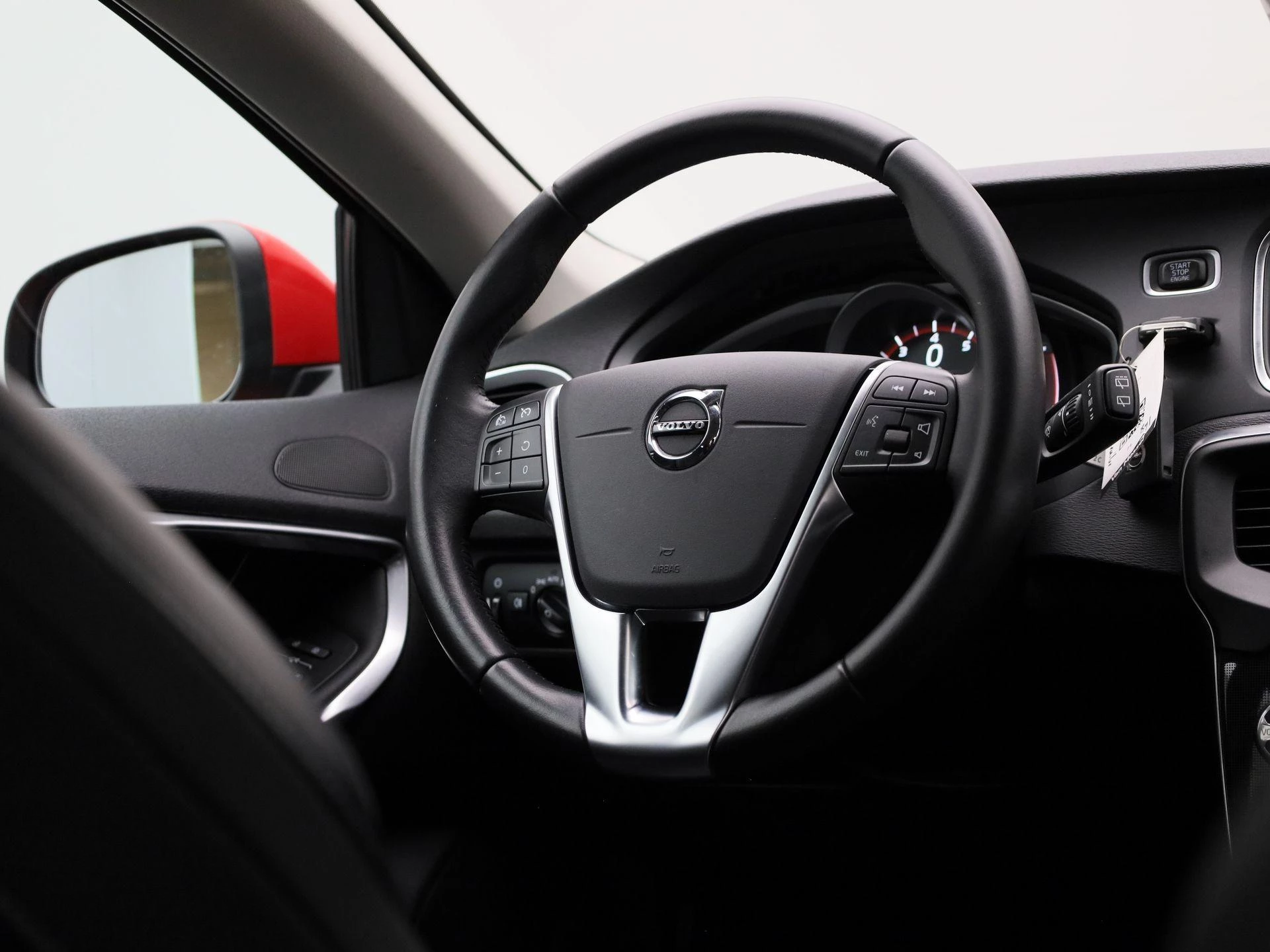 Volvo-V40-image-40