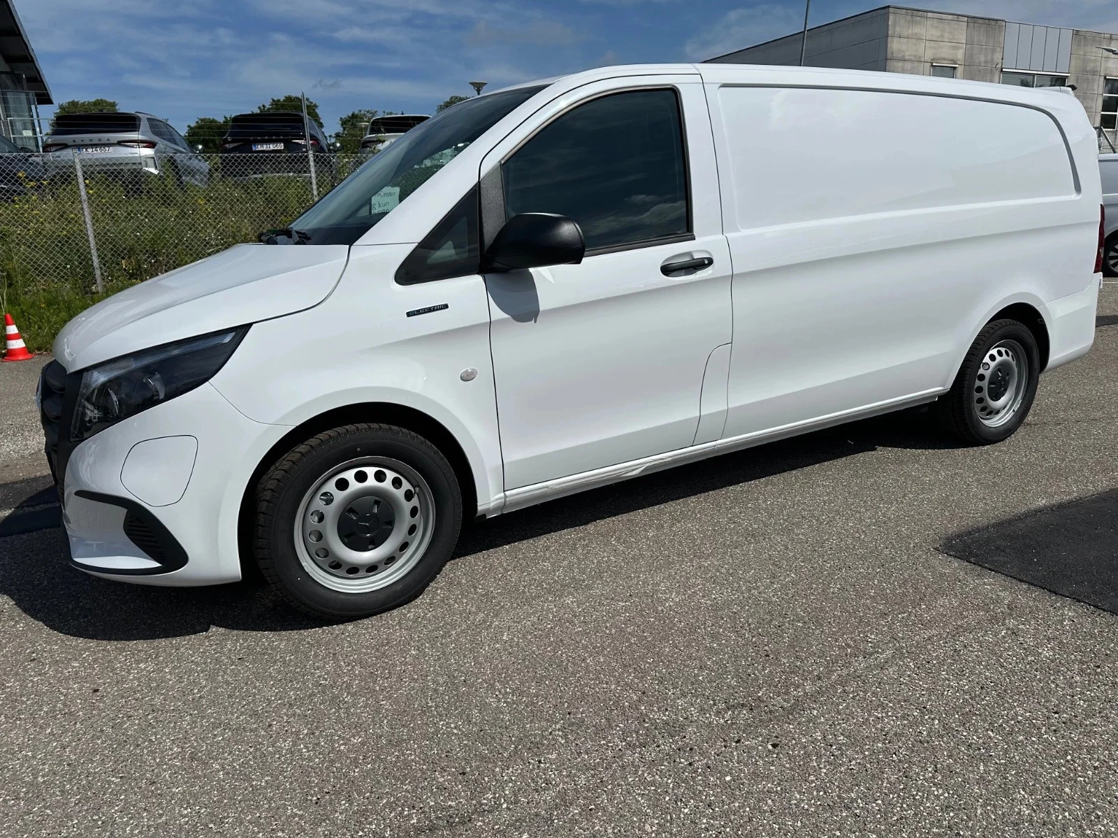 Mercedes-Benz-eVito-image-2