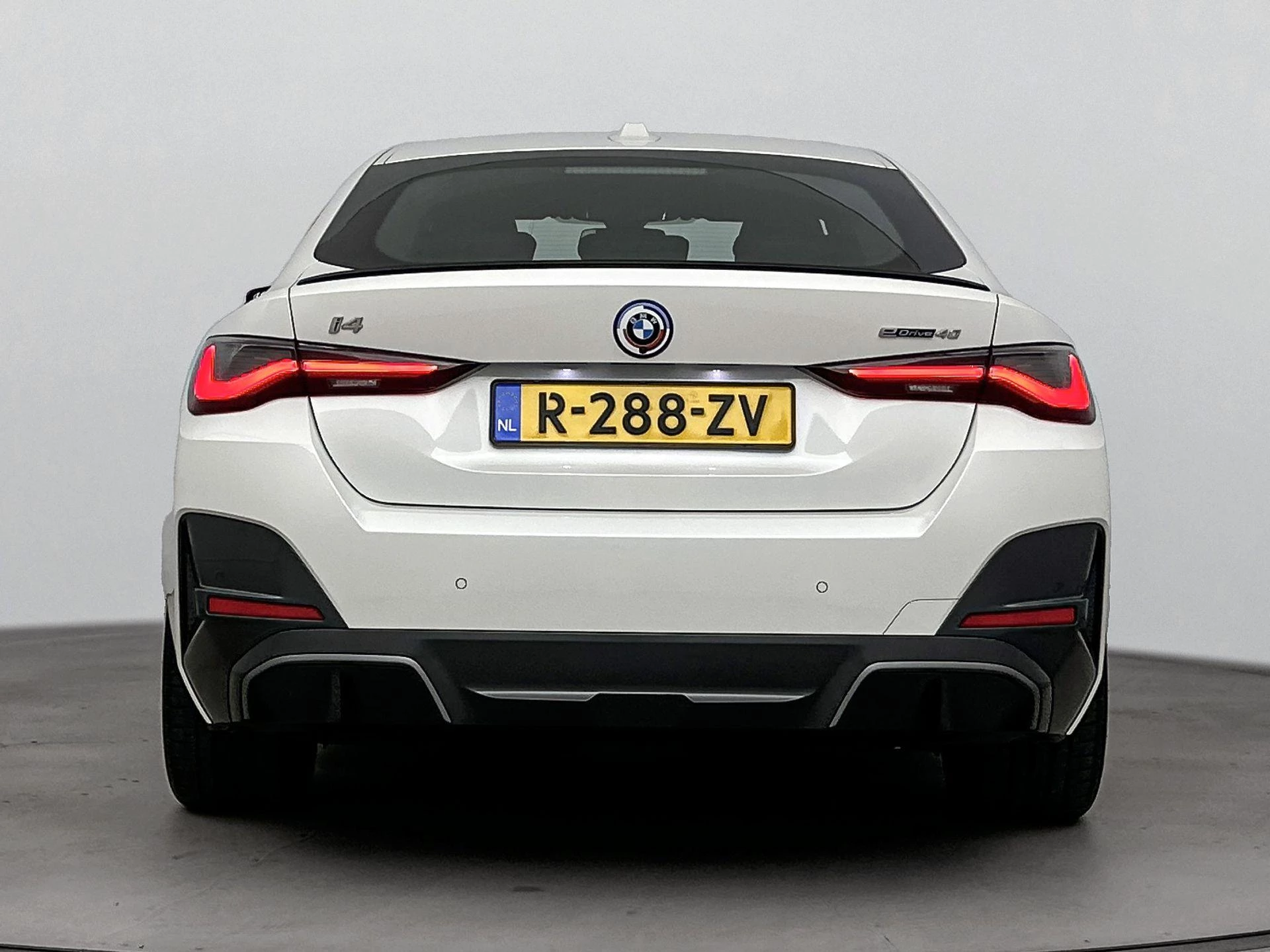 BMW-i4-image-2