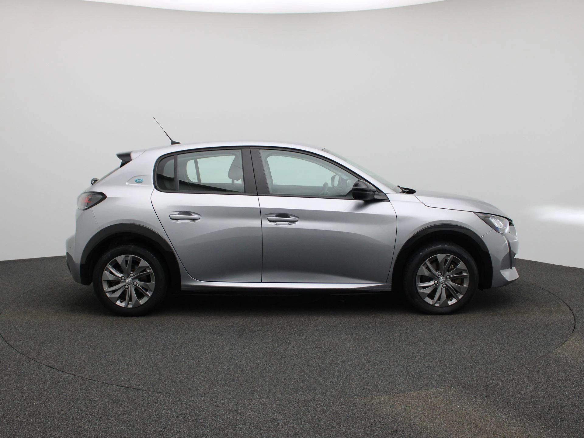 Peugeot-e-208-image-5