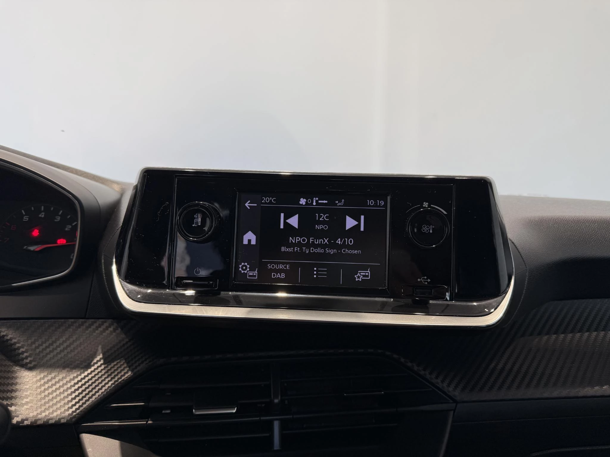 Peugeot-208-image-17