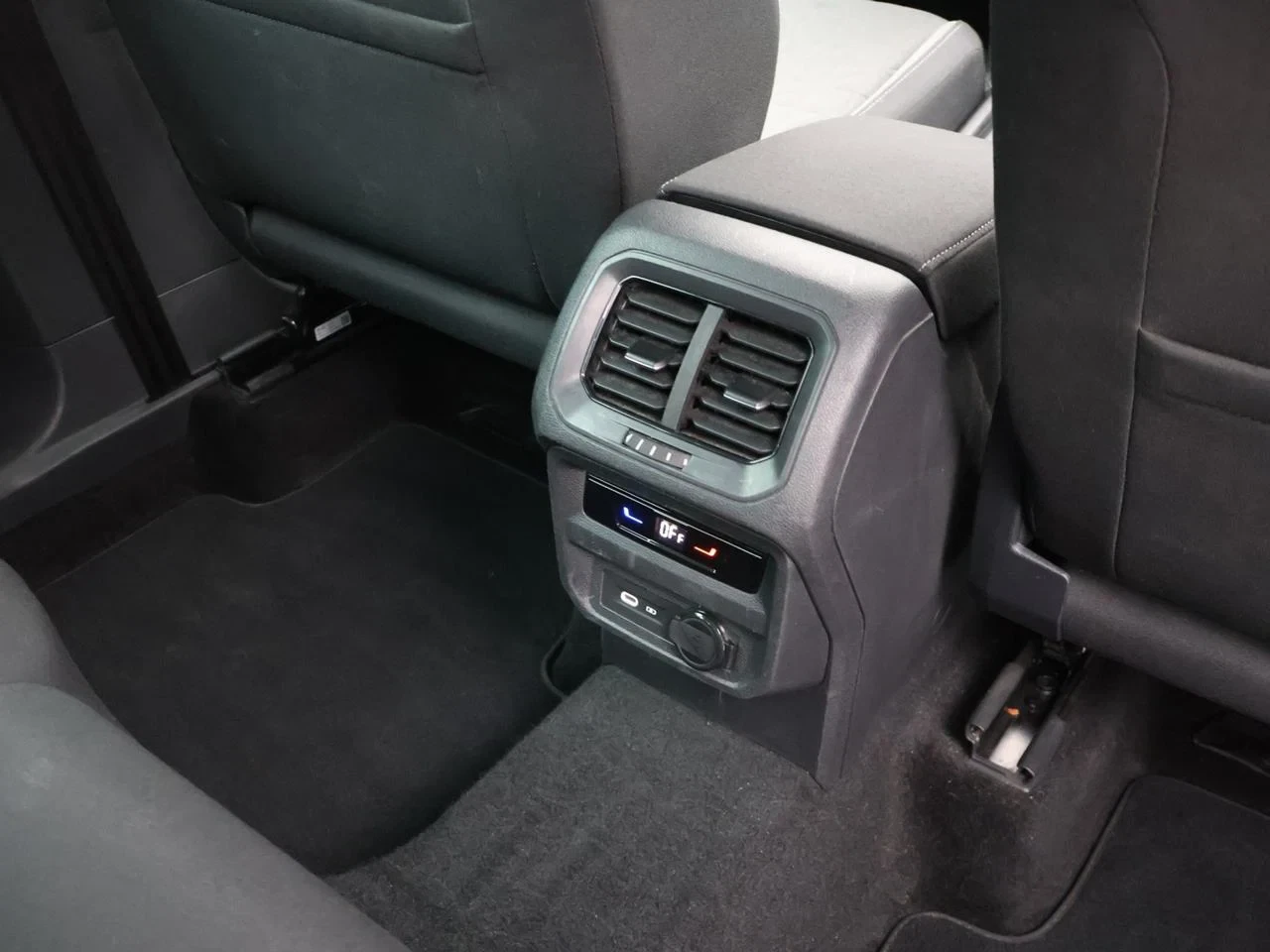 Volkswagen-Tiguan-image-18