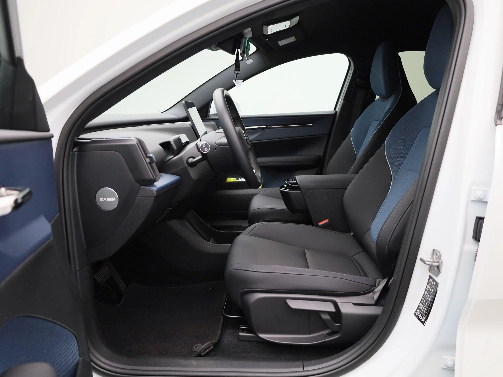Volvo-EX30-image-8