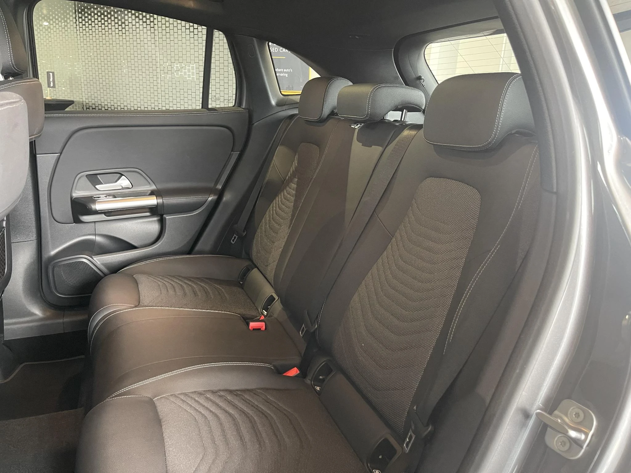 Mercedes-Benz GLA 200 Luxury Line + MULTIBEAM LED + PANO DAK + CARPLAY + TREKHAAK +