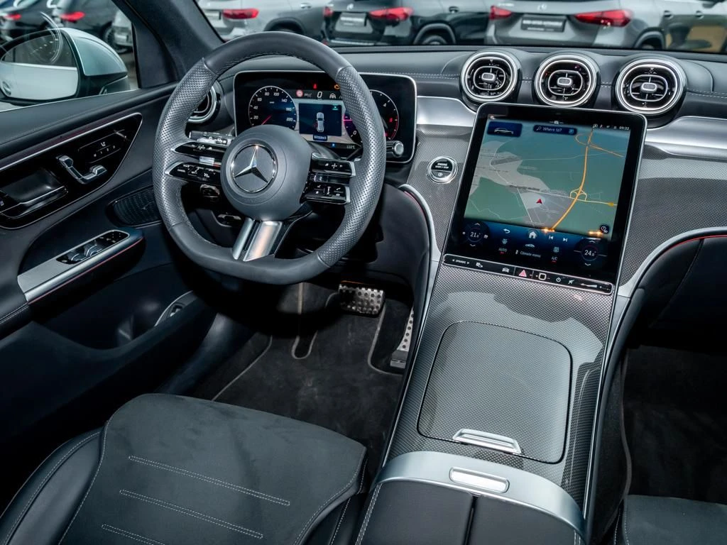 Mercedes-Benz-GLC 300 d-image-9