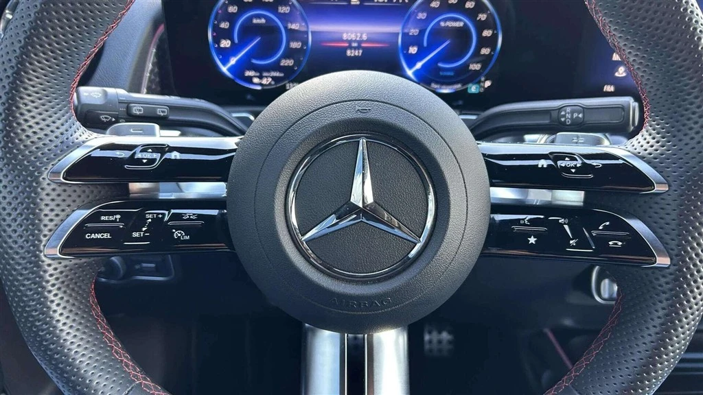 Mercedes-Benz-EQB-image-13