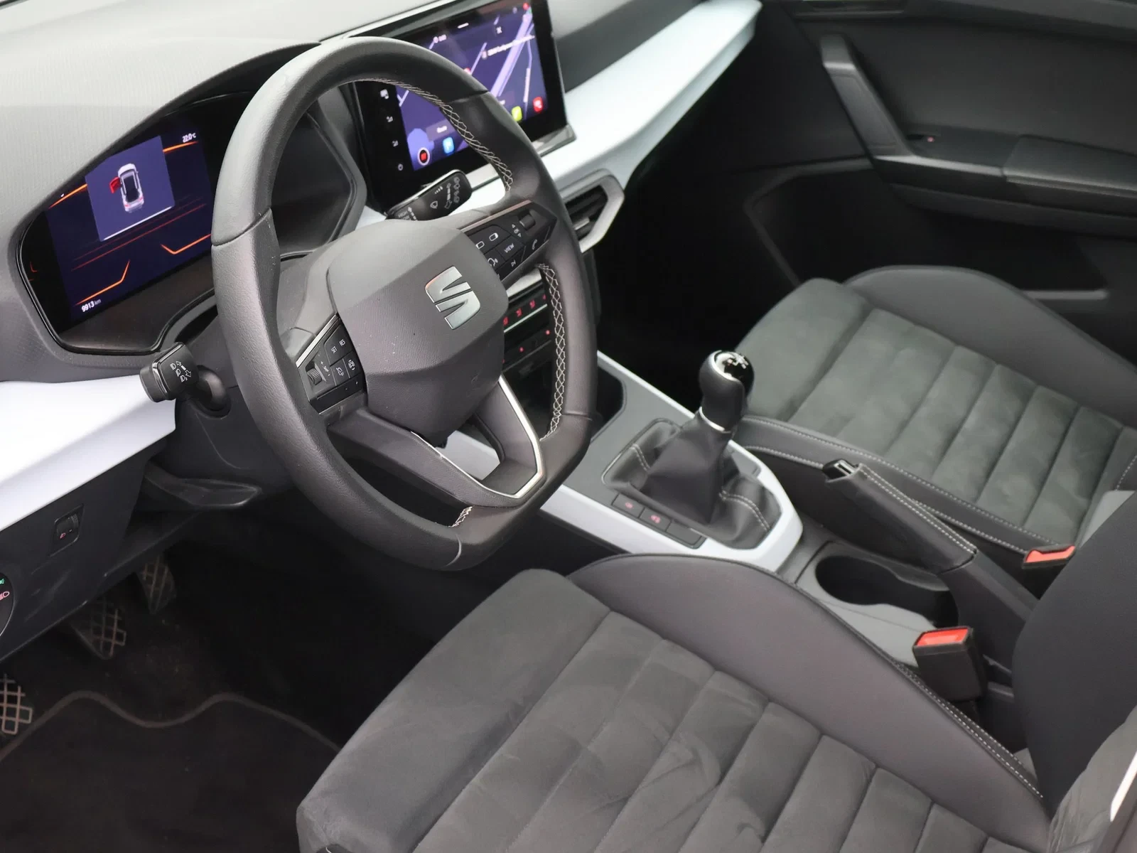 SEAT-Arona-image-14