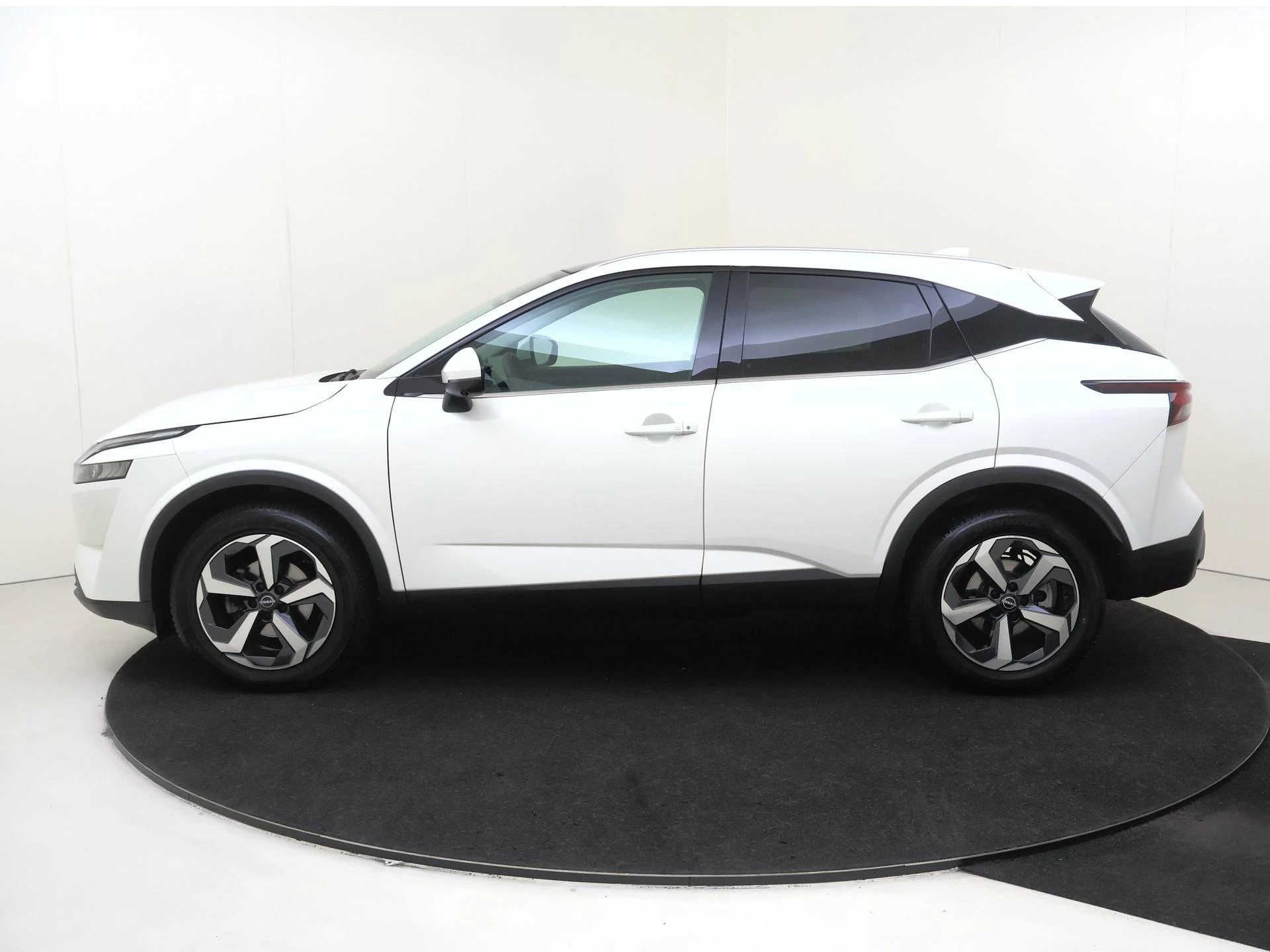 Nissan-QASHQAI-image-7
