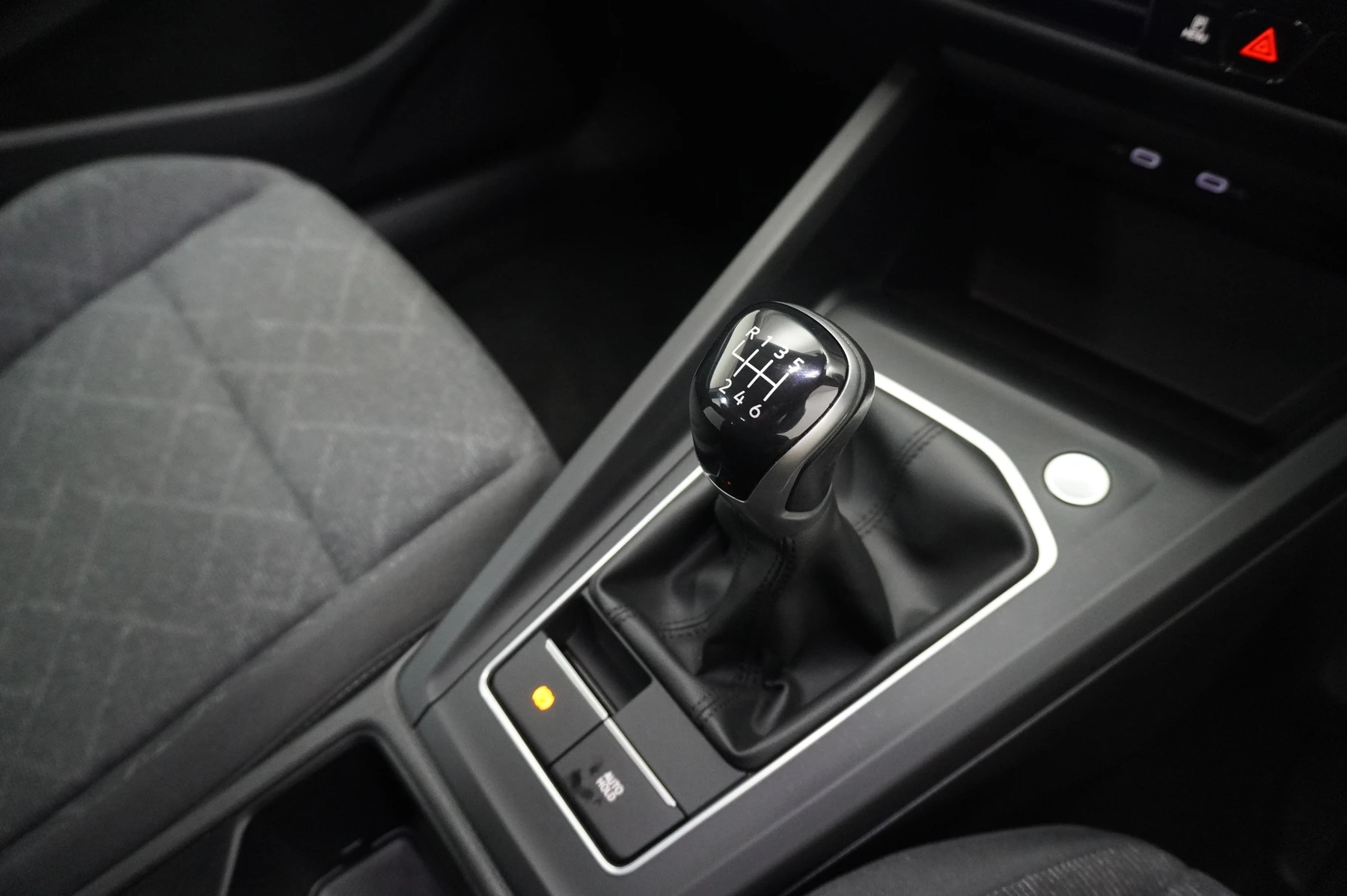 Volkswagen-Golf-image-21