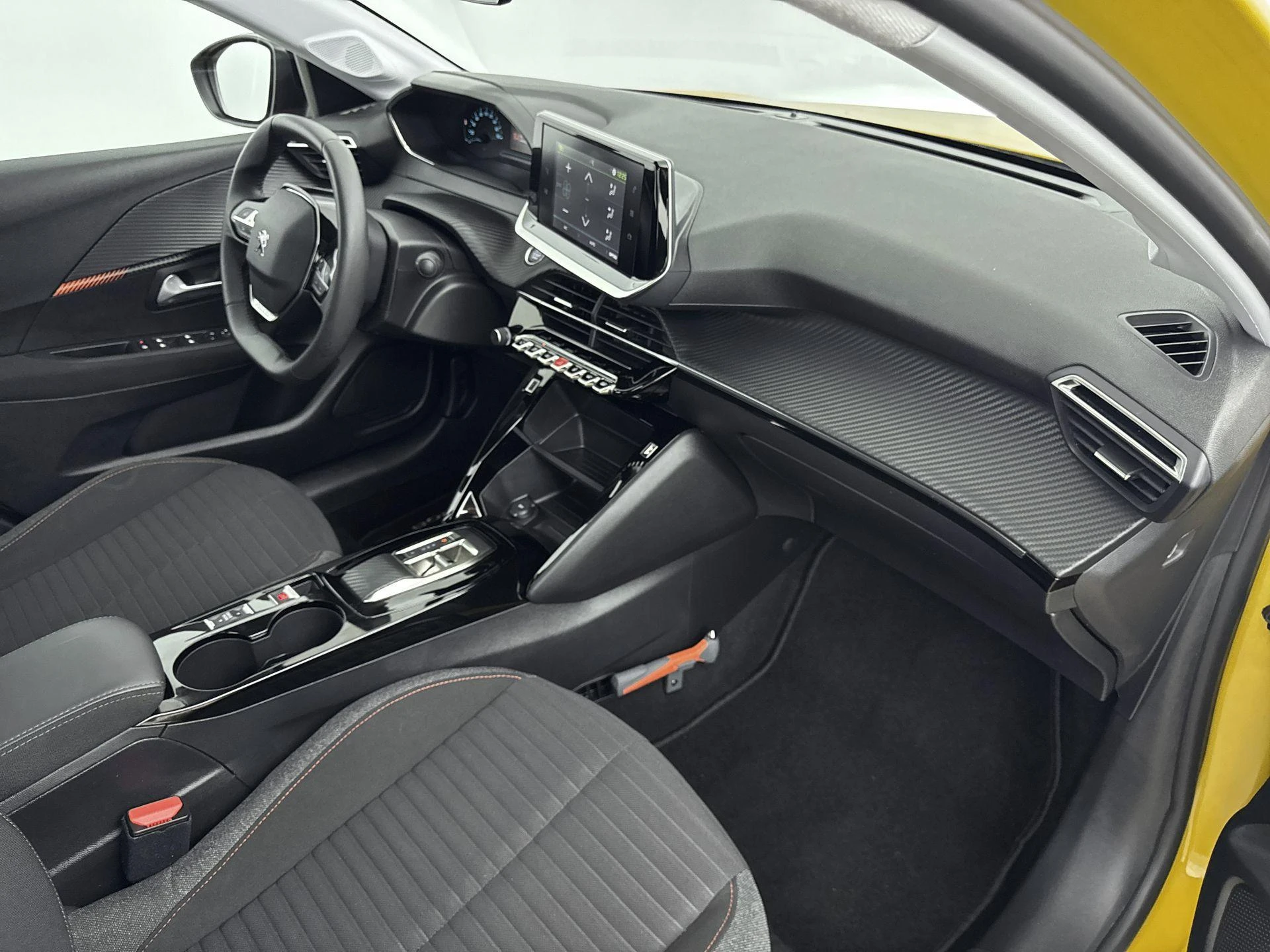 Peugeot-e-208-image-9