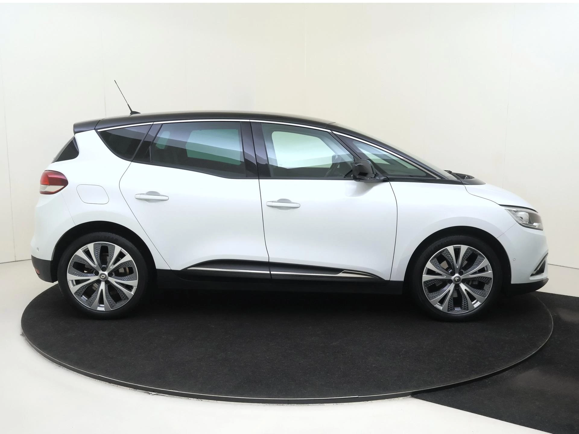 Renault-Scénic-image-11
