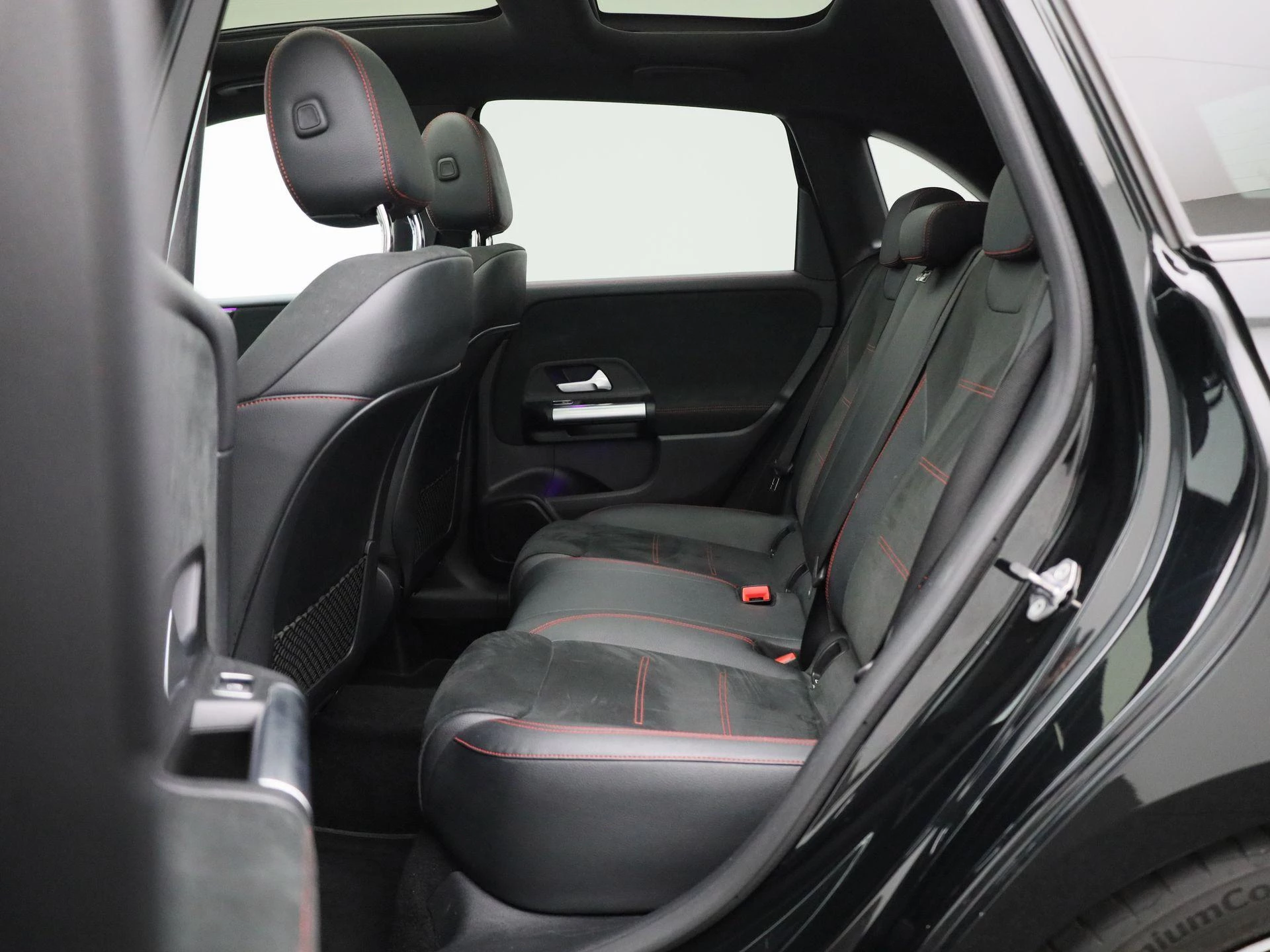 Mercedes-Benz-B-Klasse-image-11
