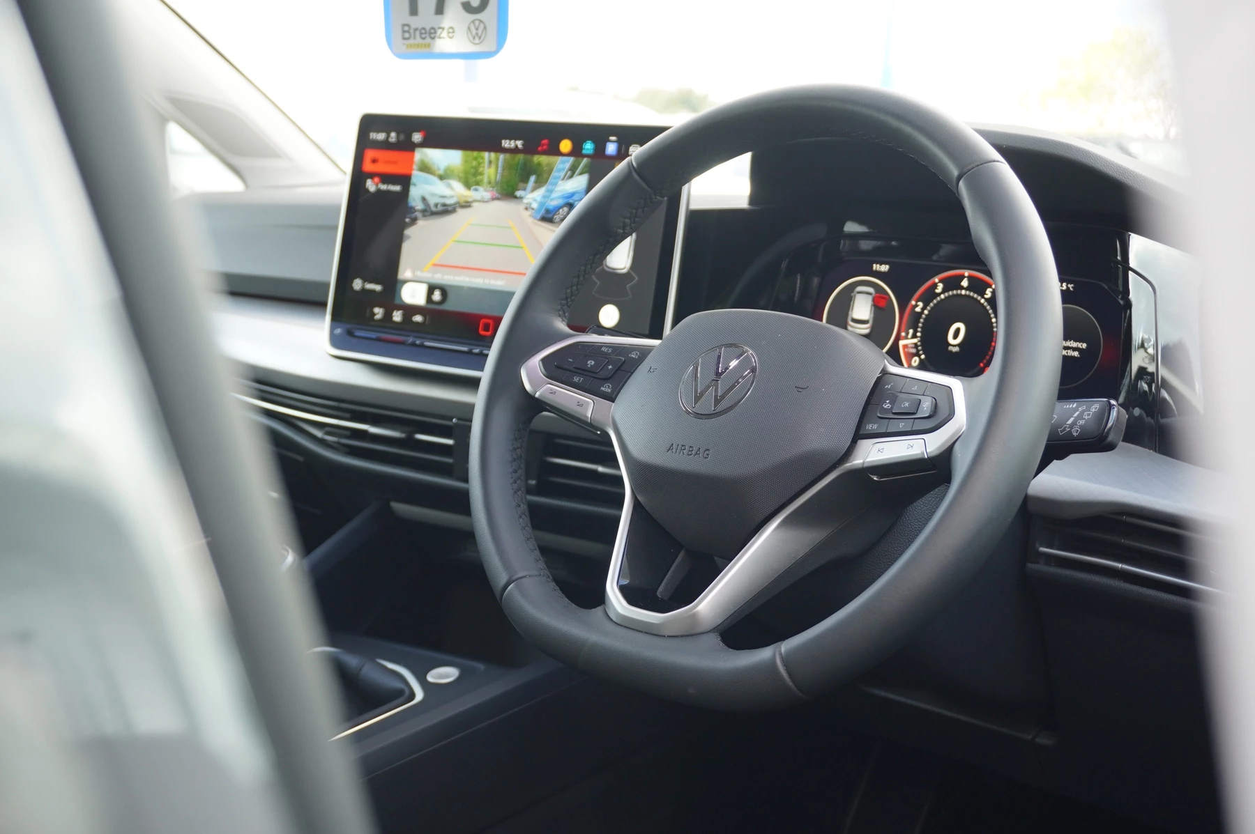 Volkswagen-Golf-image-24