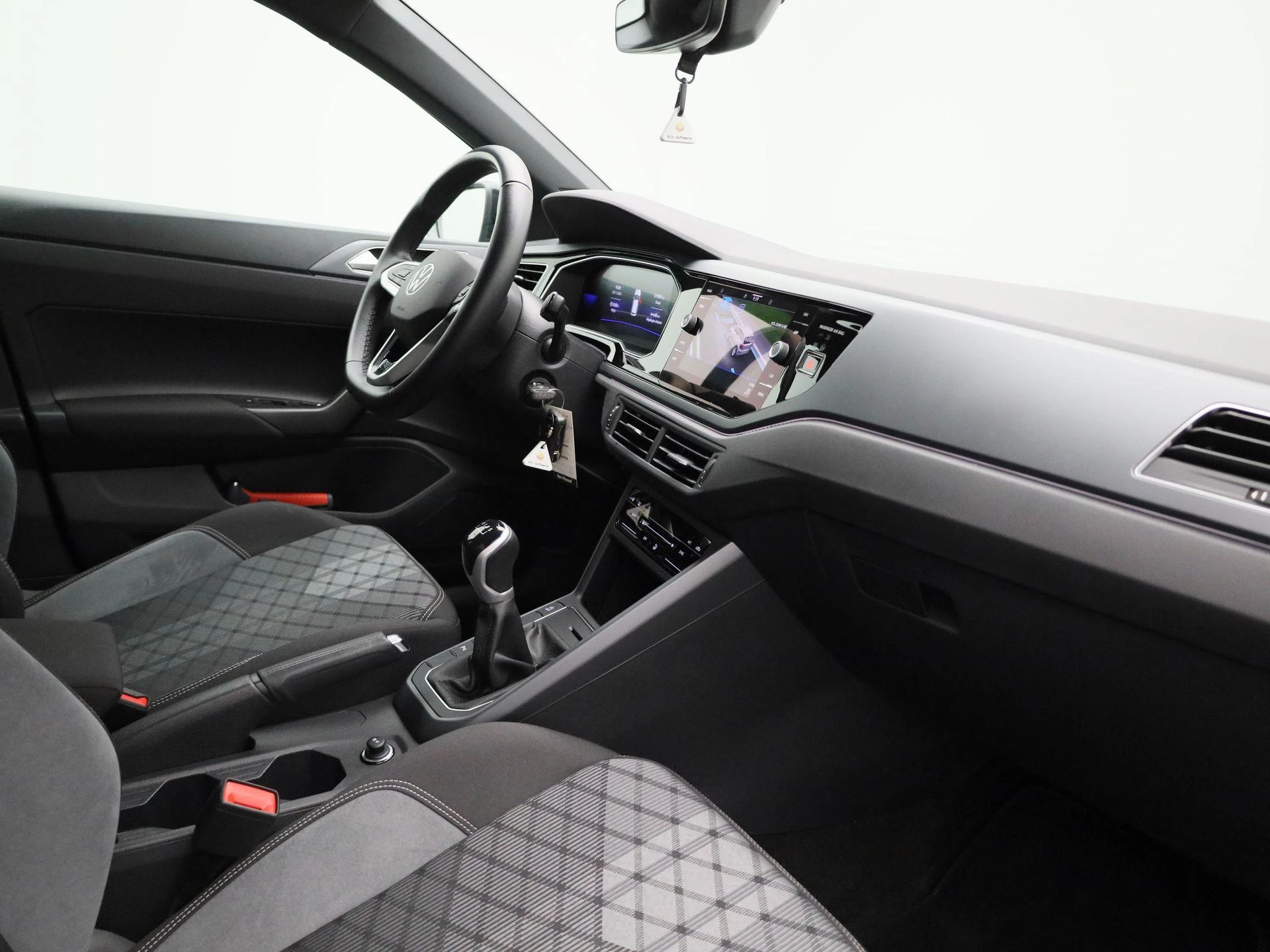 Volkswagen-Polo-image-27