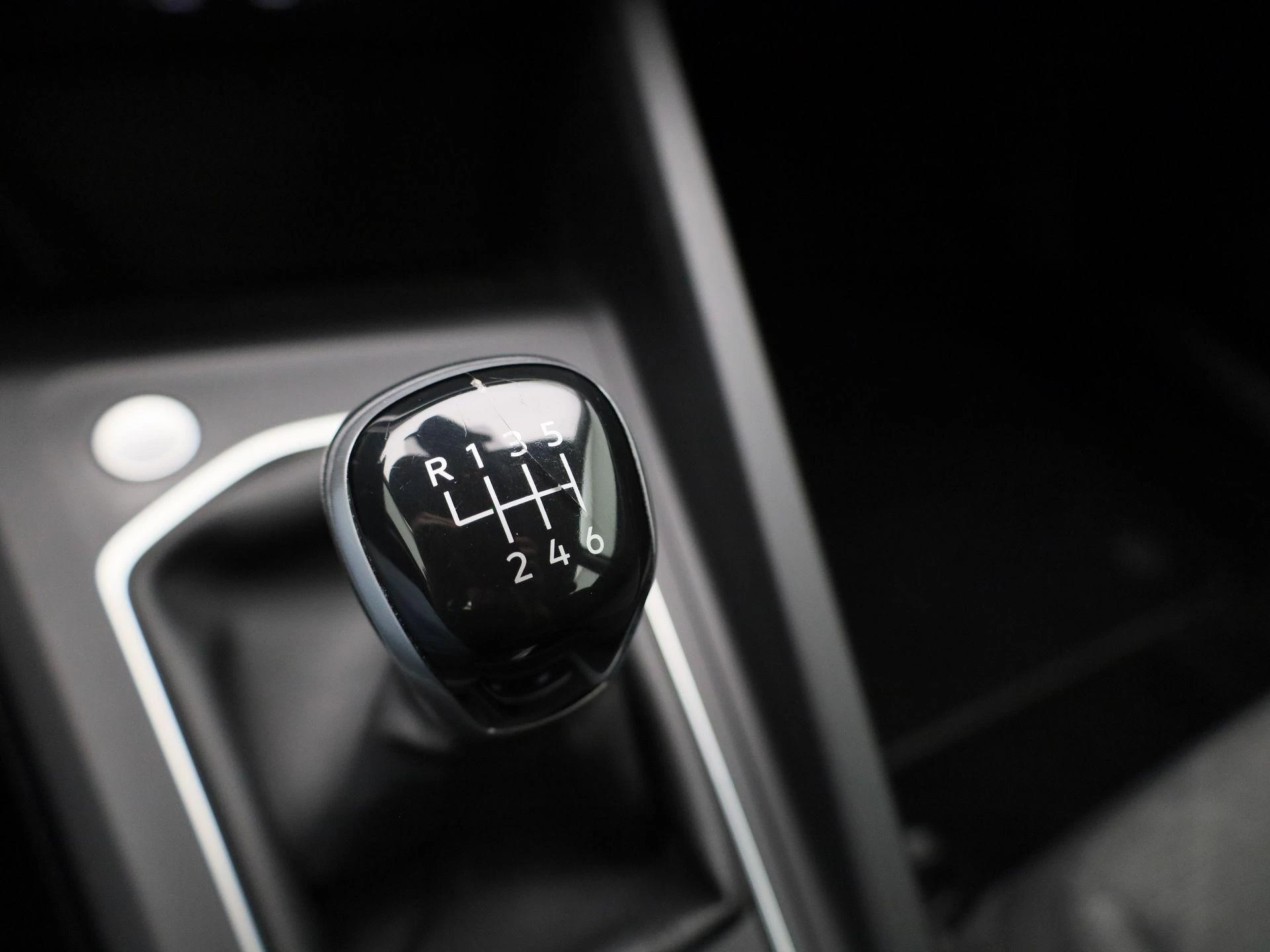 Volkswagen-Golf-image-19