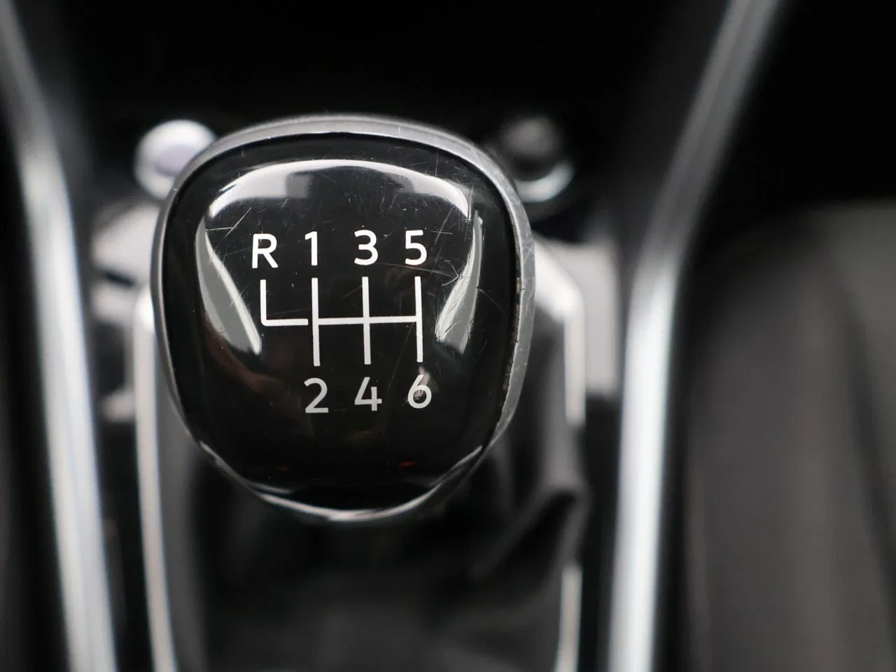 Volkswagen-T-Roc-image-17