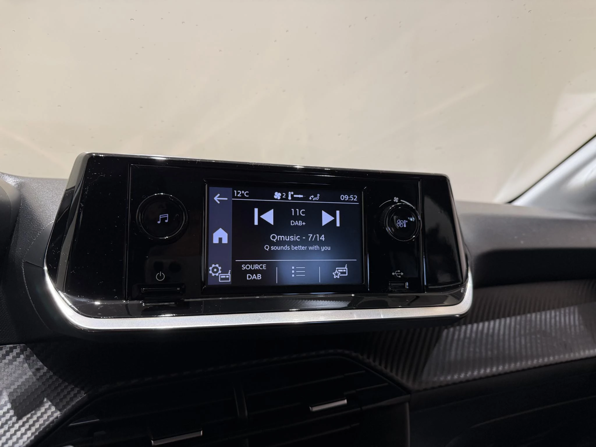 Peugeot-208-image-16