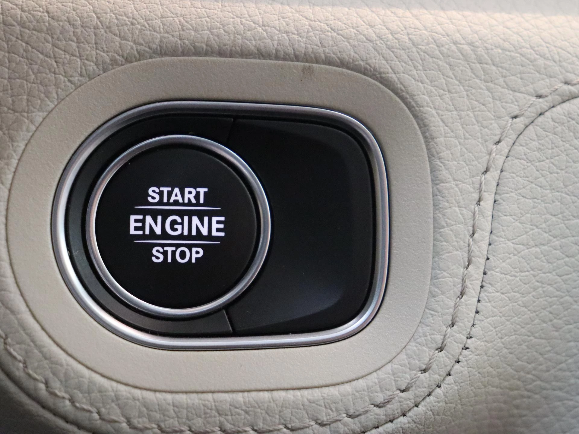 Mercedes-Benz-GLE-image-27