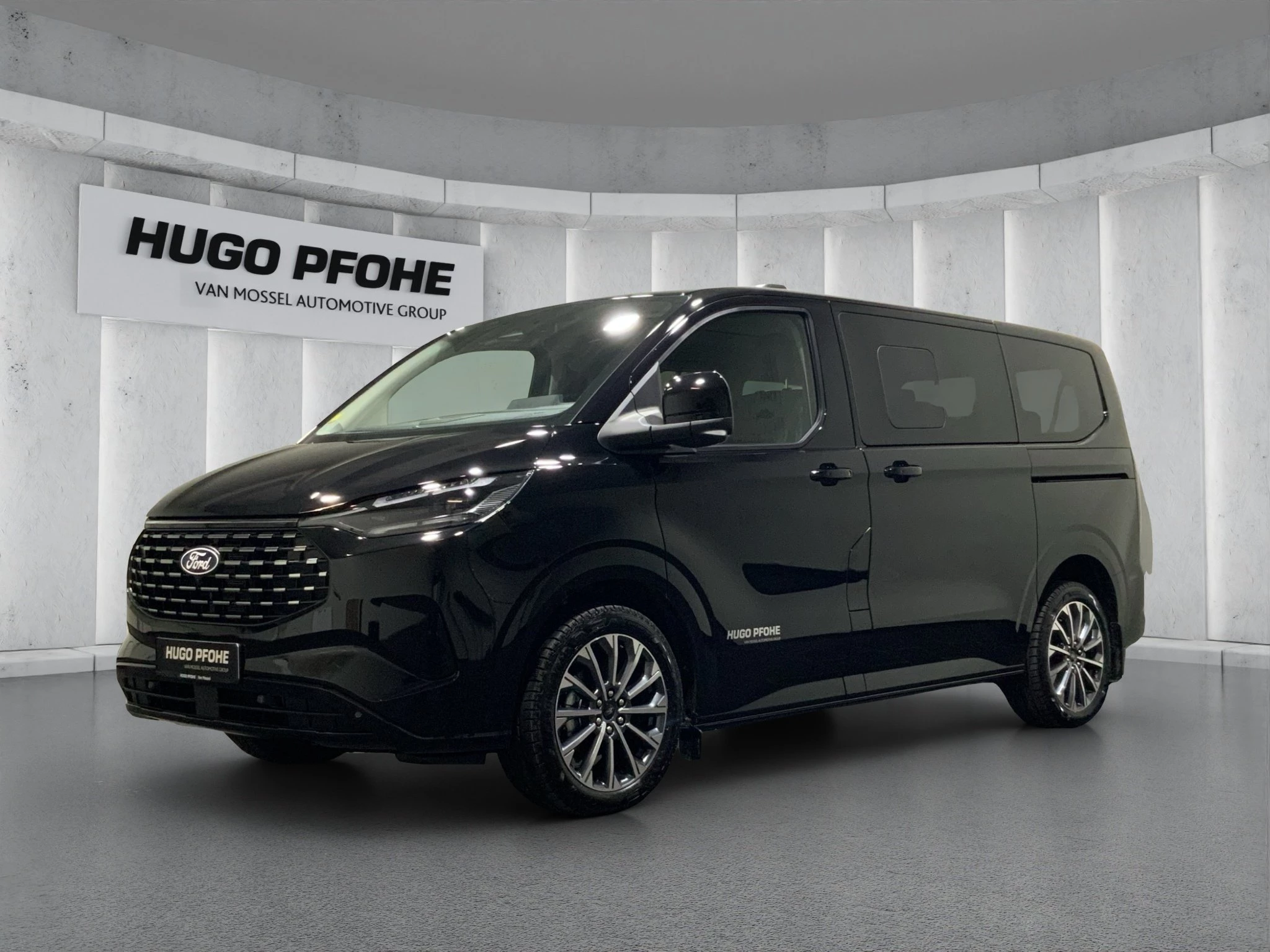 Ford-Tourneo Custom-image-0