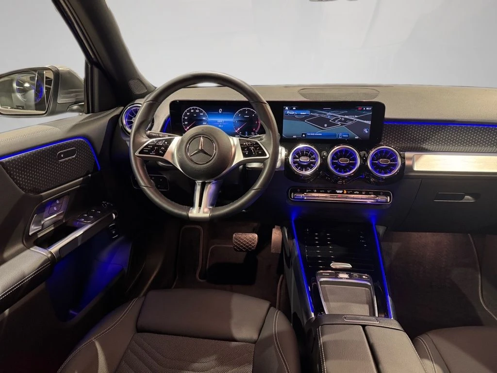 Mercedes-Benz-GLB 200 d-image-10