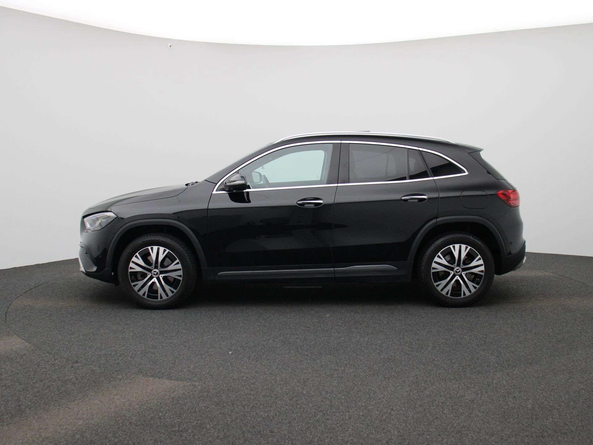 Mercedes-Benz-GLA-image-3