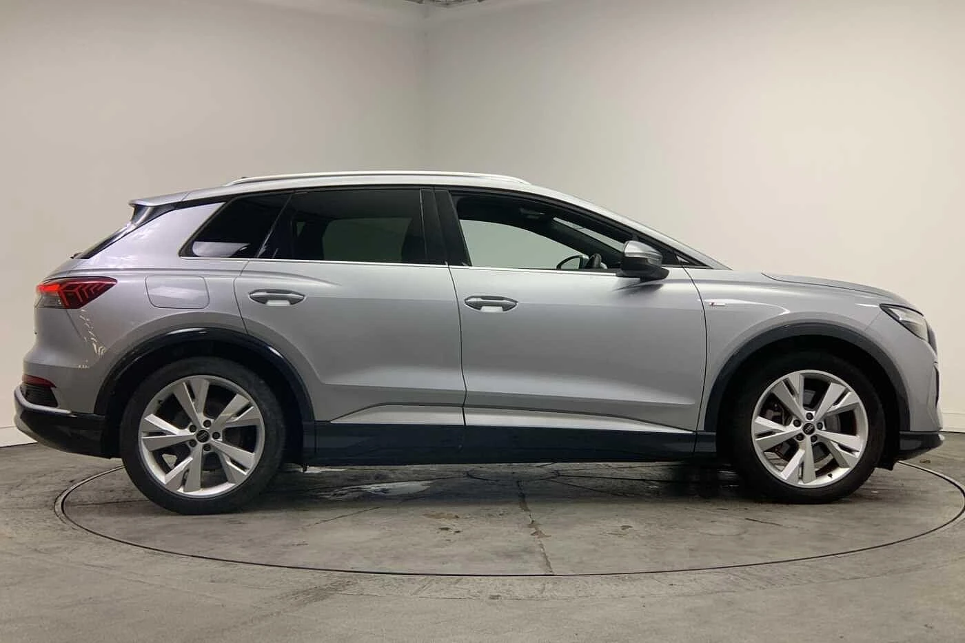 Audi-Q4 e-tron-image-3