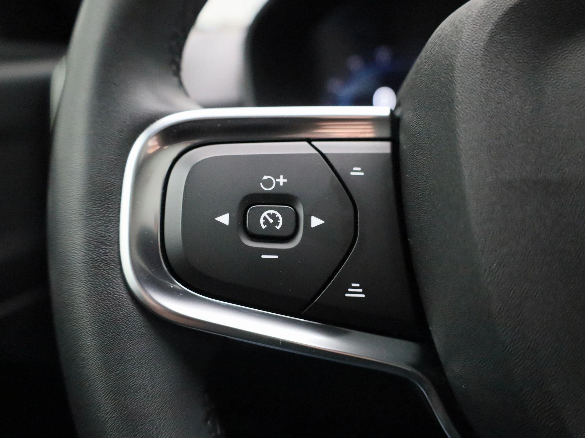 Volvo-C40-image-23