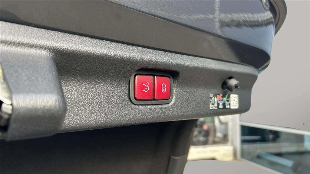 Mercedes-Benz-EQE-image-29